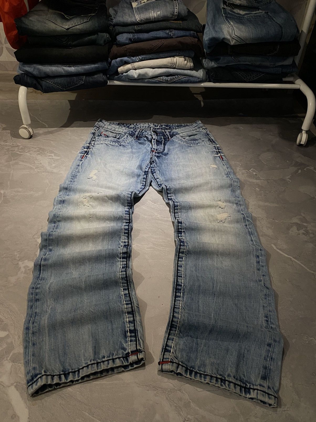 Japanese Brand Rare Distressed Washed Slim Jean / Number Nine Style / Y2K Size US 32 / EU 48 - 1 Thumbnail