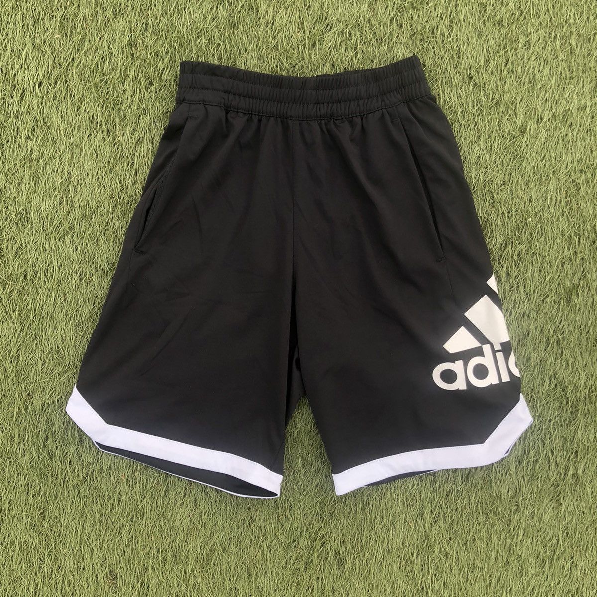 Adidas Adidas shorts Size US 32 / EU 48 - 2 Thumbnail