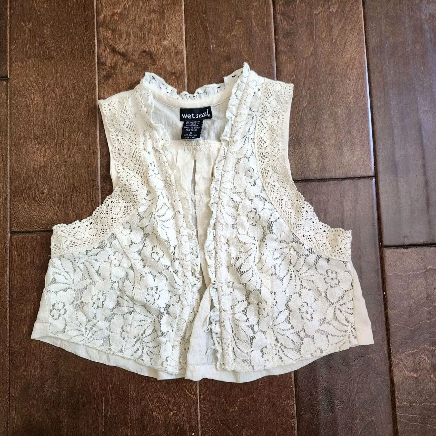 Vintage Wet Seal Blouse Cropped Button Lace Floral Sleeveless S White 100% Cotton Juniors Regular Womens Girls (Teens) Size S / US 4 / IT 40 - 2 Thumbnail