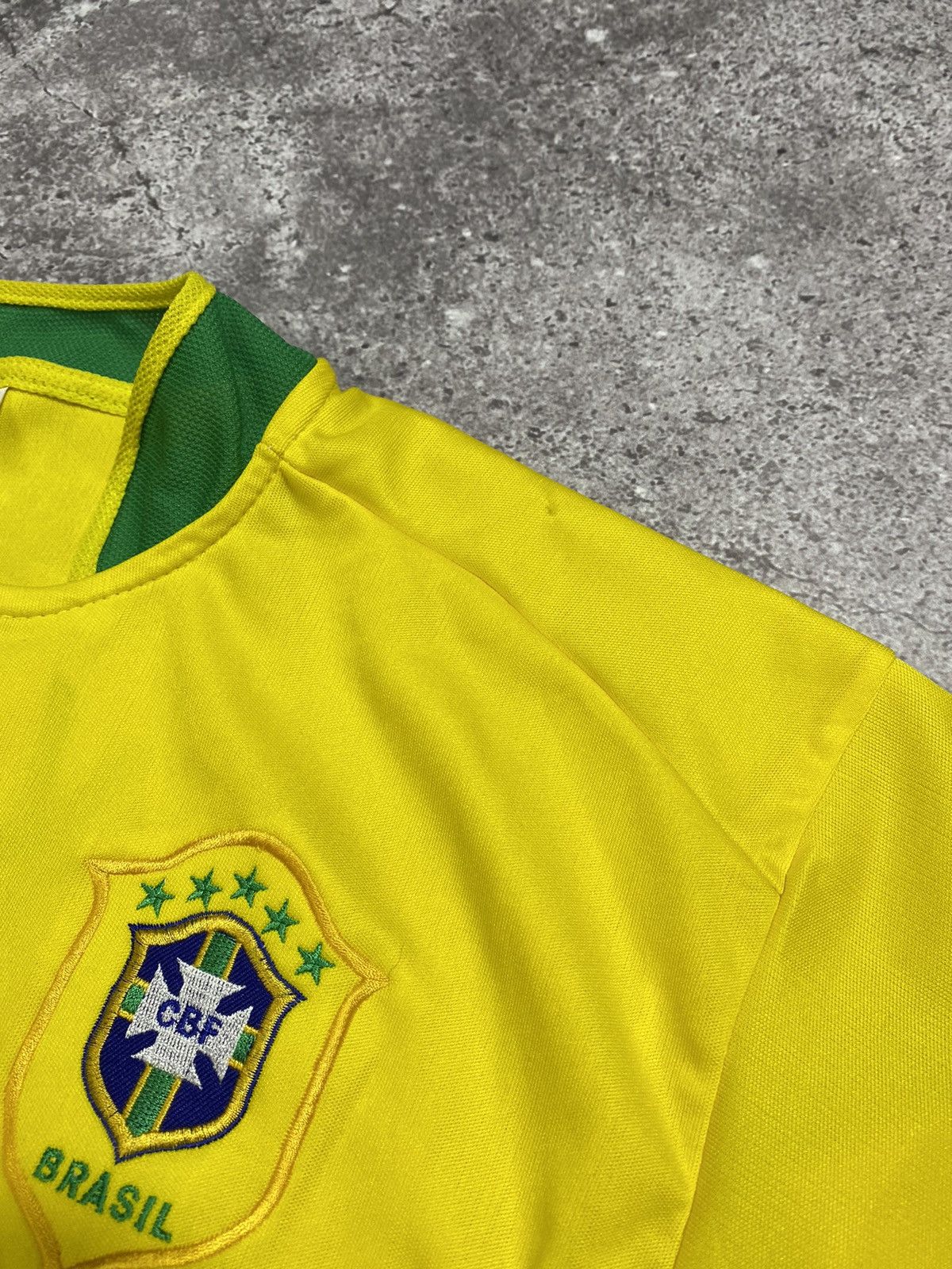 Vintage Vintage KAKA BRASIL #8 jersey Size US L / EU 52-54 / 3 - 12 Thumbnail