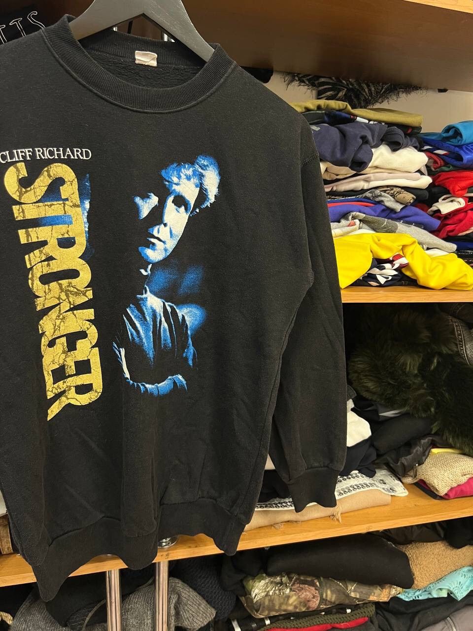 Vintage Cliff Richard Vintage Printed Y2K Musician Sweatshirt Size US M / EU 48-50 / 2 - 3 Thumbnail