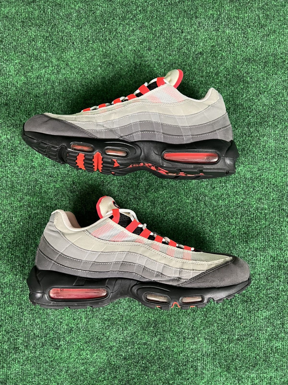 Nike Nike Air Max 95 OG Solar Red White Grey Black Mens Size 13 Size US 13 / EU 46 - 3 Thumbnail
