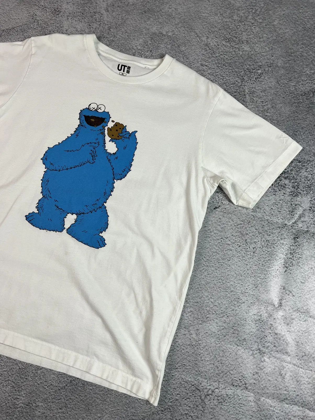 Japanese Brand × Kaws × Uniqlo Uniqlo x Kaws art tee Size US XL / EU 56 / 4 - 3 Thumbnail