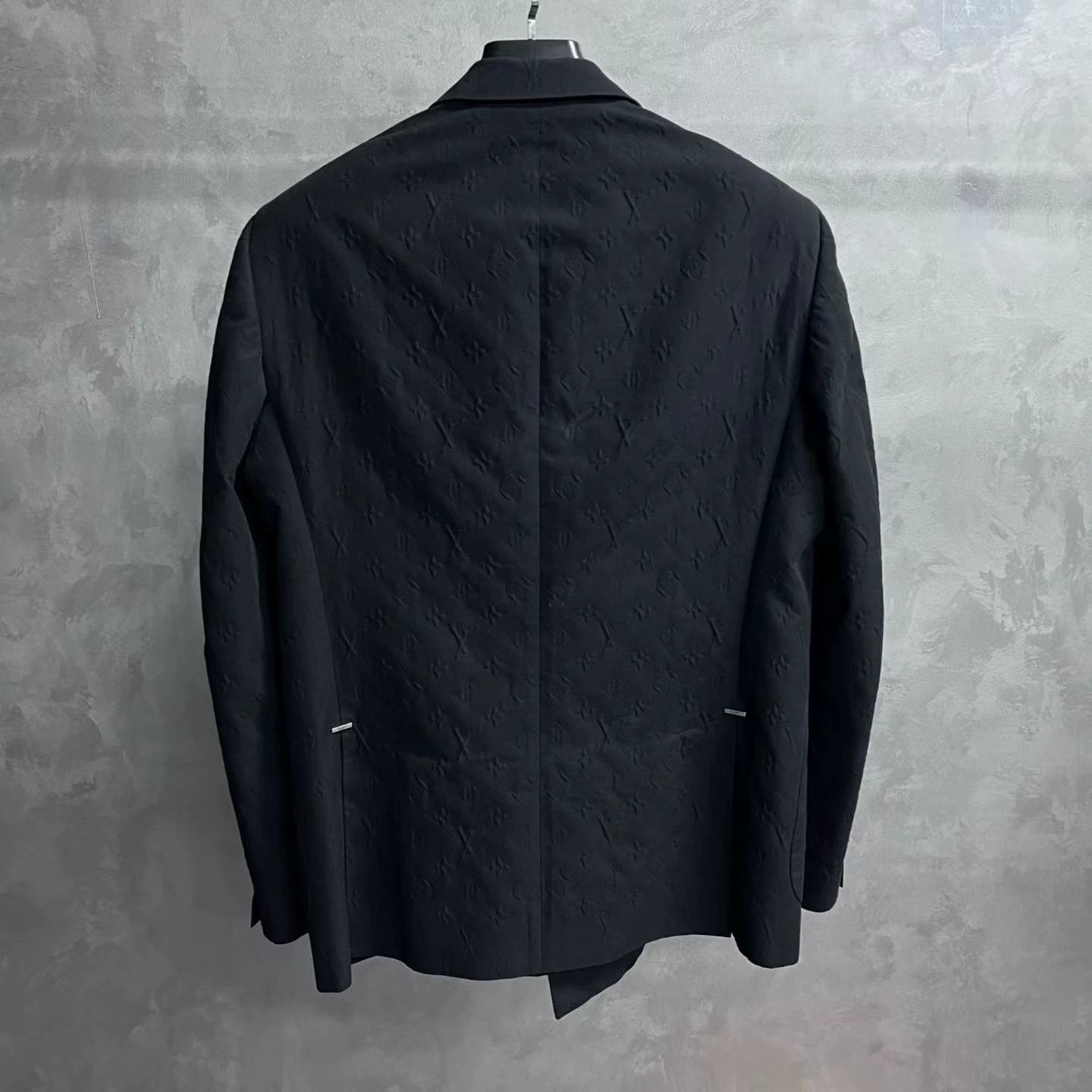 Louis Vuitton louis vuitton black double-breasted long coat Size US L / EU 52-54 / 3 - 5 Thumbnail