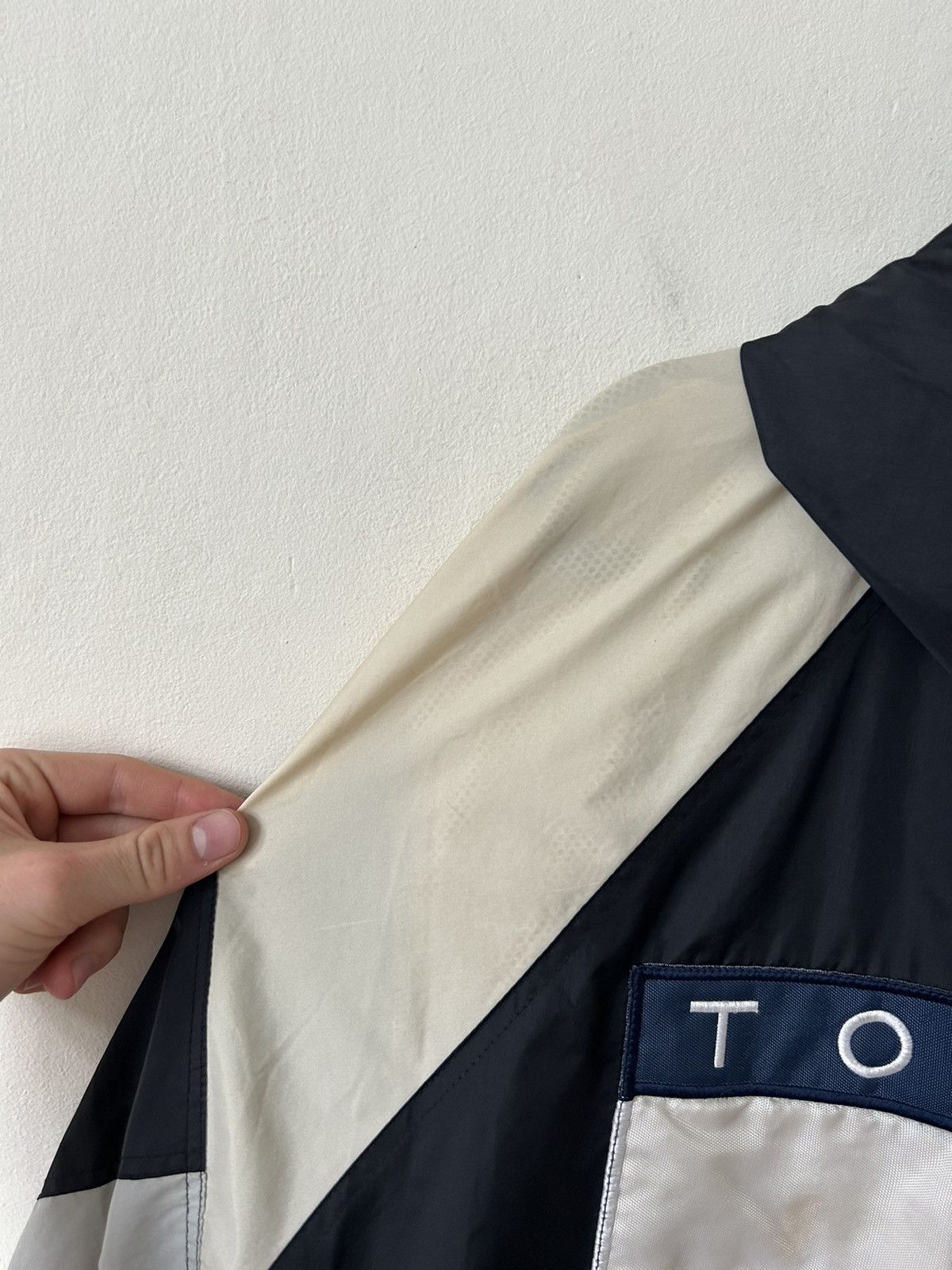 Tommy Hilfiger × Vintage Vintage Tommy Hilfiger Spellout jacket Size US XL / EU 56 / 4 - 3 Thumbnail