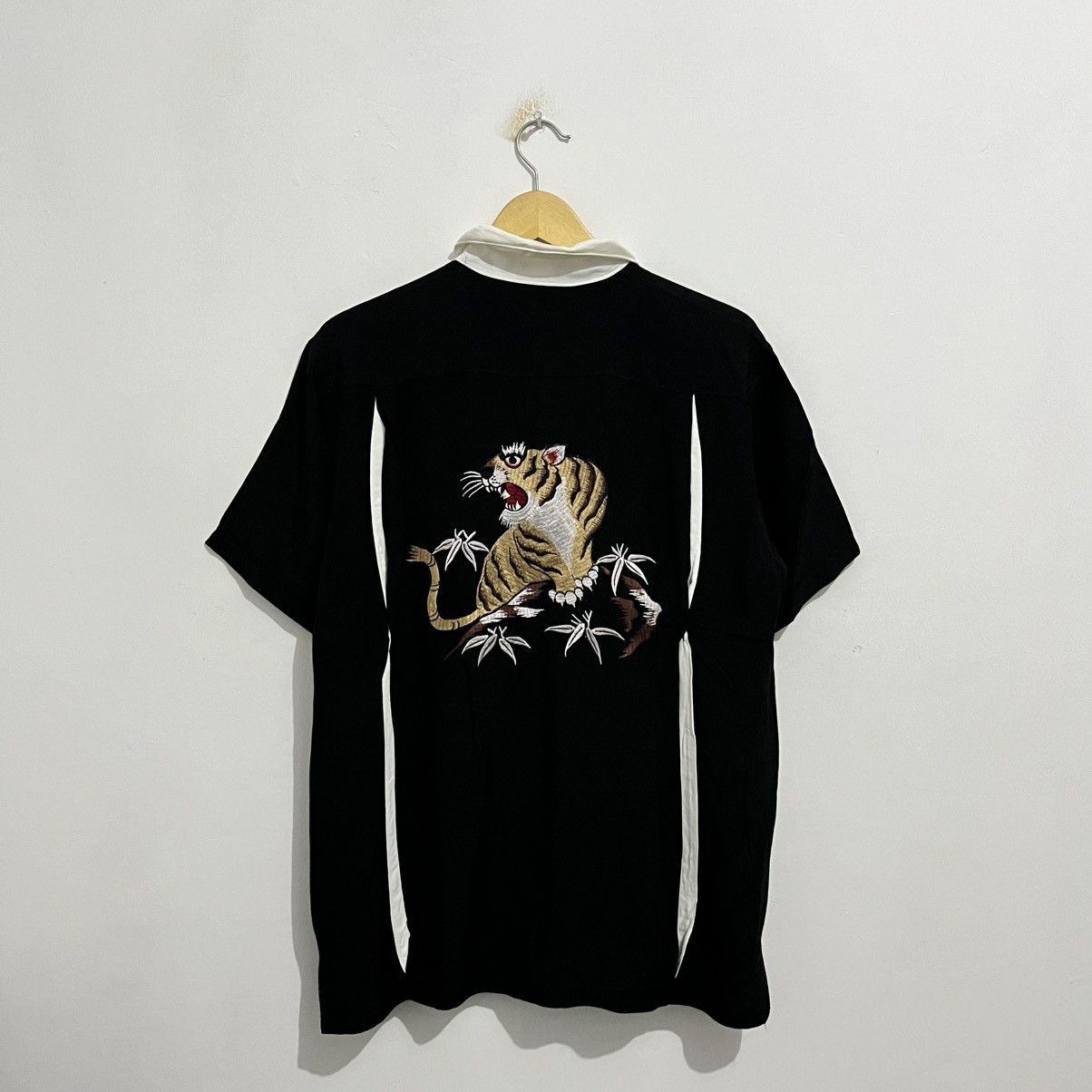 Issey Miyake Jungle Storm Tiger Embroidered Shirt - Black White Accents Size US L / EU 52-54 / 3 - 1 Thumbnail