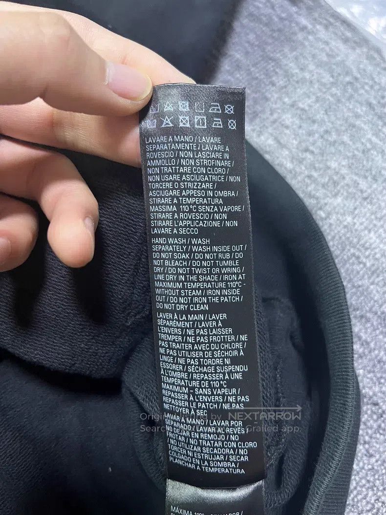Balenciaga Balenciaga Solid Color Sticker Zip-Up Hooded Sweatshirt Ja Size US S / EU 44-46 / 1 - 5 Thumbnail