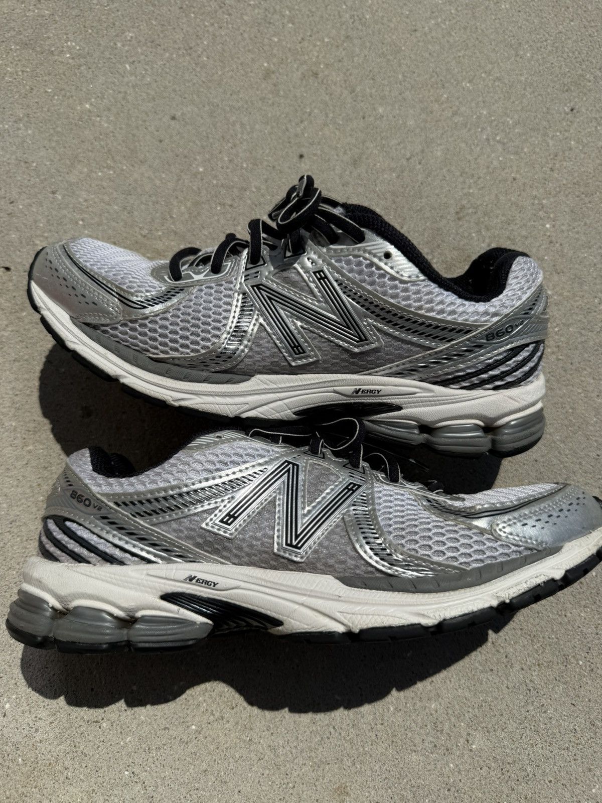 New Balance New Balance 860v Size US 9.5 / EU 42-43 - 1 Thumbnail