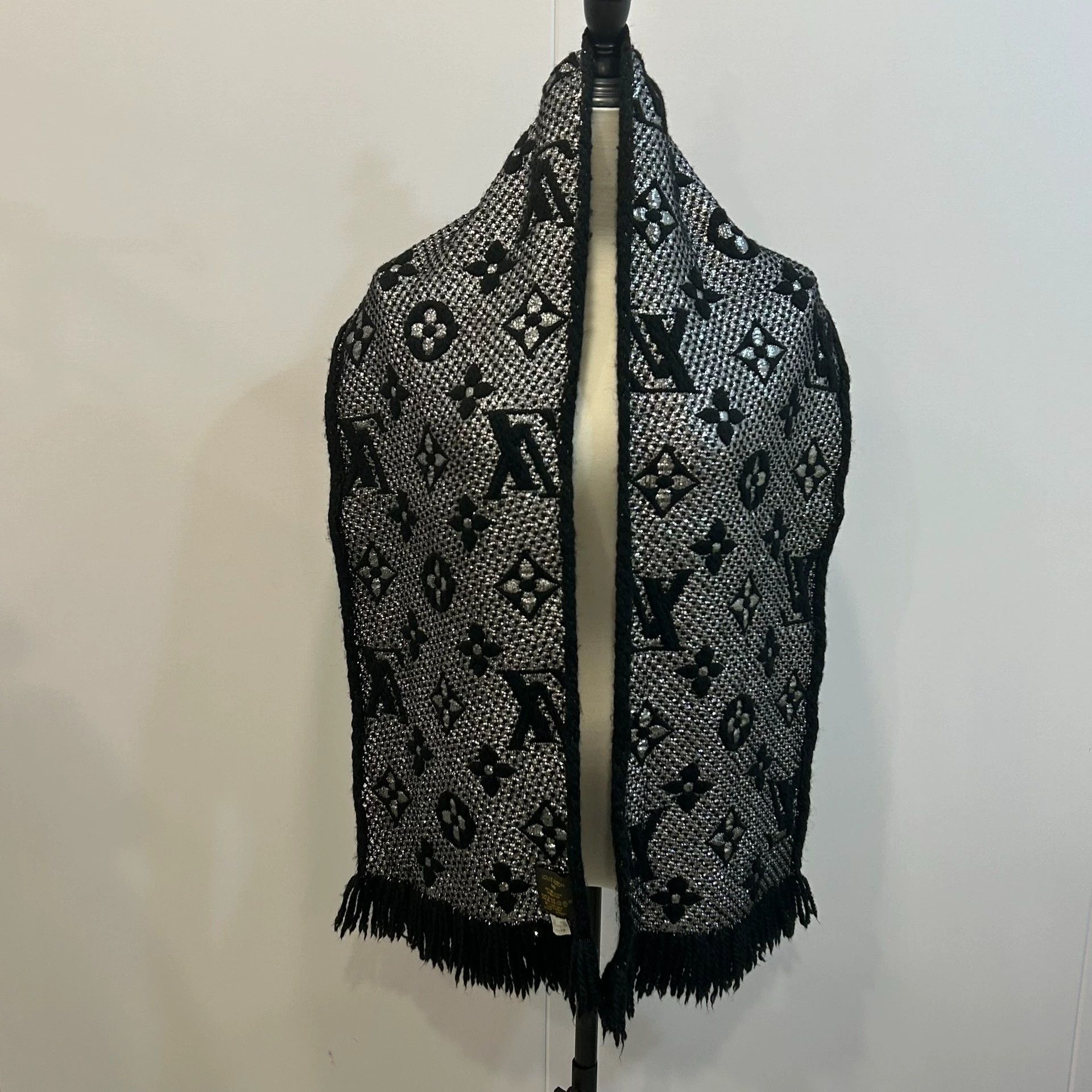 Louis Vuitton Louis Vuitton Reversible Black Silver Logo Scarf Size ONE SIZE - 2 Thumbnail