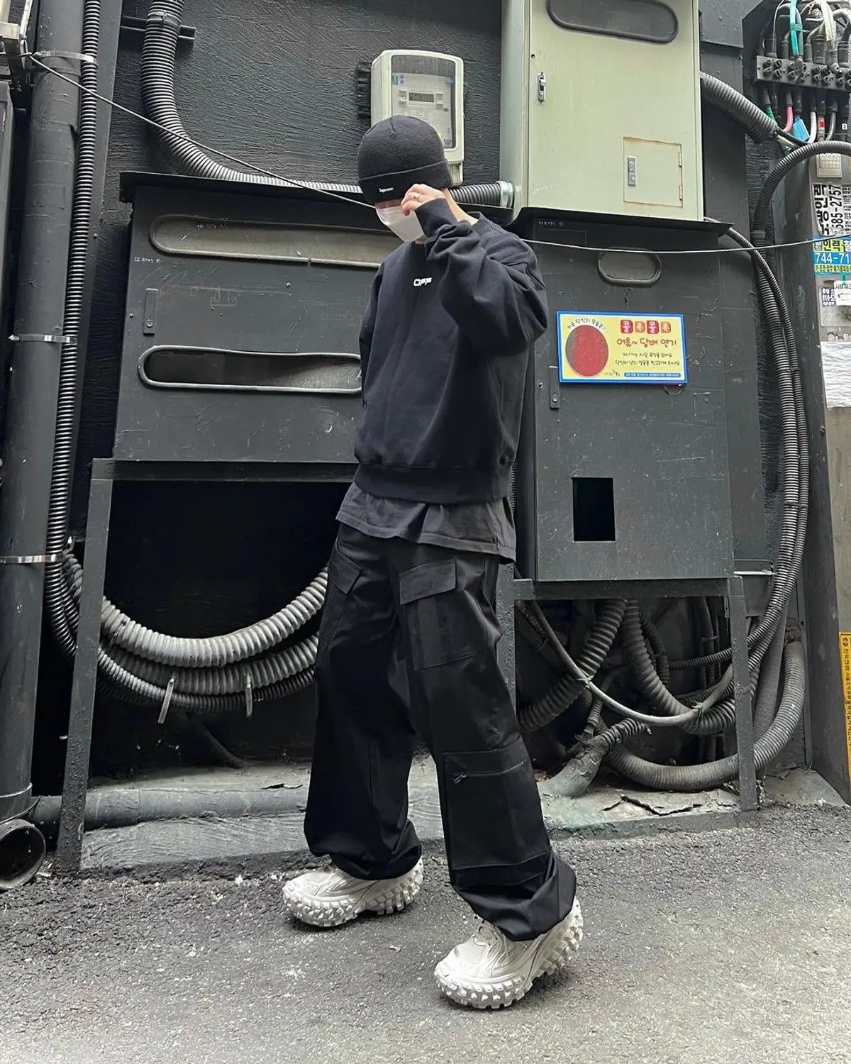Off-White Black Wavy Line Logo Oversized Sweatshirt Size US M / EU 48-50 / 2 - 5 Thumbnail