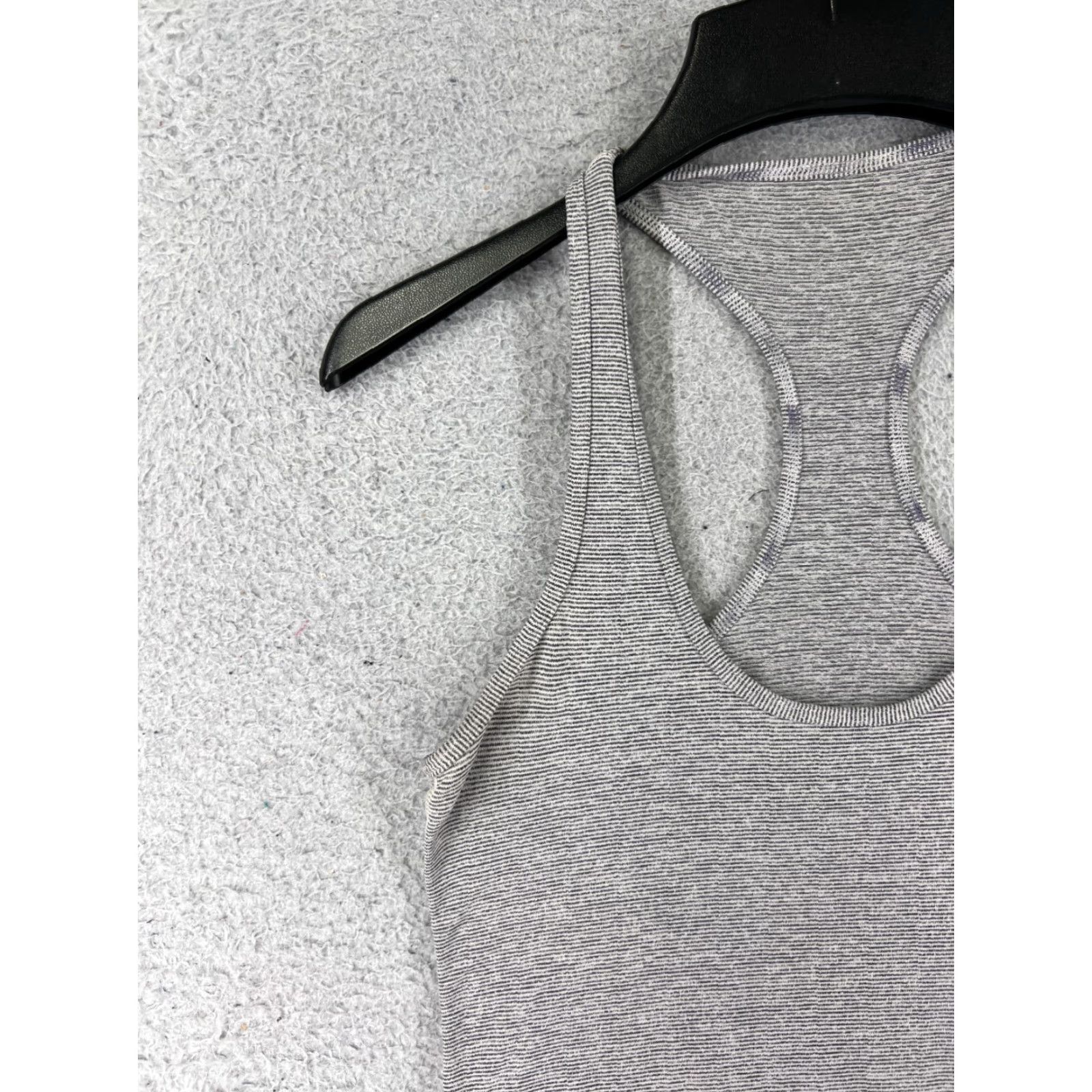 Lululemon Lululemon Shirt Women Tank Gray Sleeveless Gym Athleisure 4 Round Neck Pullover Casual Workwear Size S / US 4 / IT 40 - 3 Thumbnail