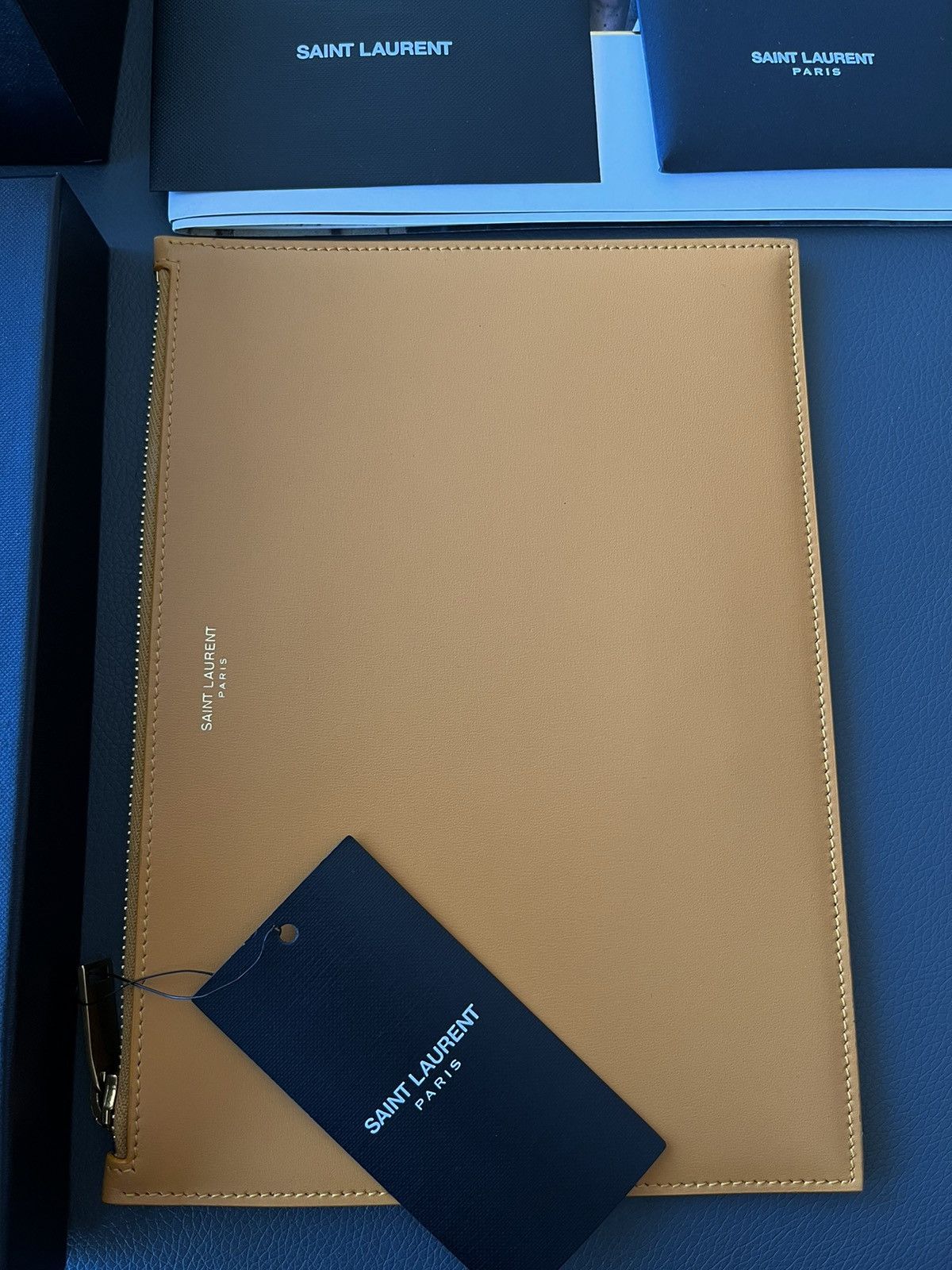 Hedi Slimane × Saint Laurent Paris × Yves Saint Laurent Limited Edition Brand New Saint Laurent Leather Pouch Bag Size ONE SIZE - 9 Thumbnail