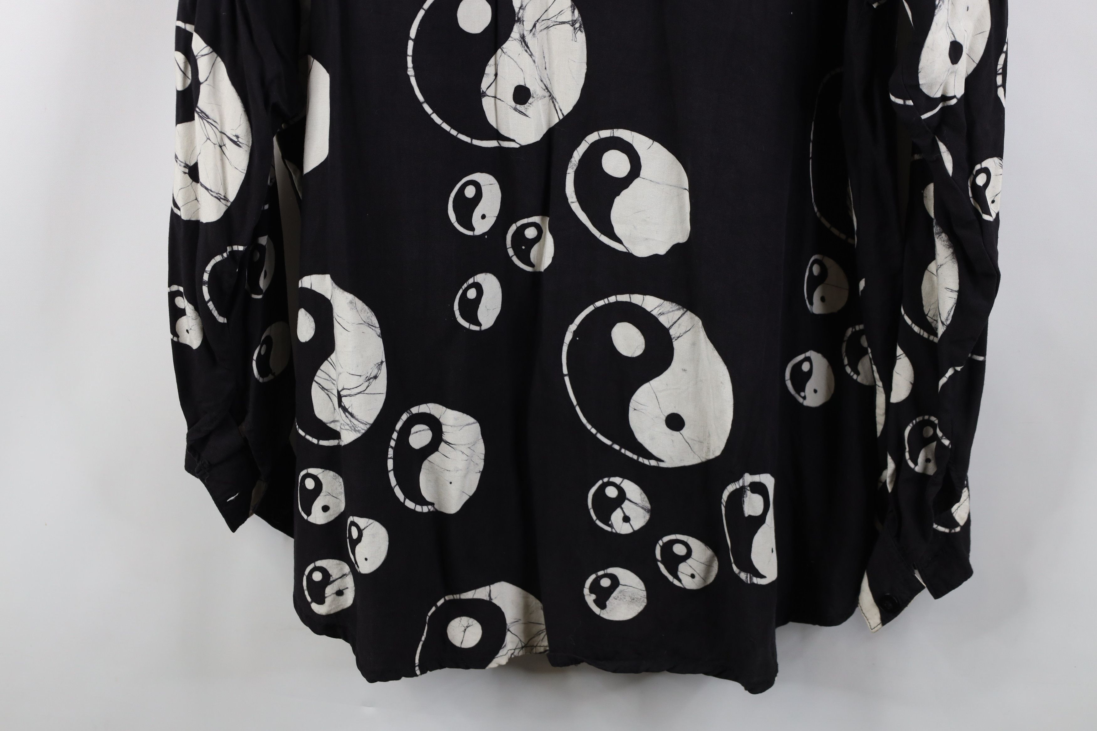 Vintage Vintage 90s Streetwear Rayon Gabardine Yin Yang Button Shirt Size US L / EU 52-54 / 3 - 14 Thumbnail