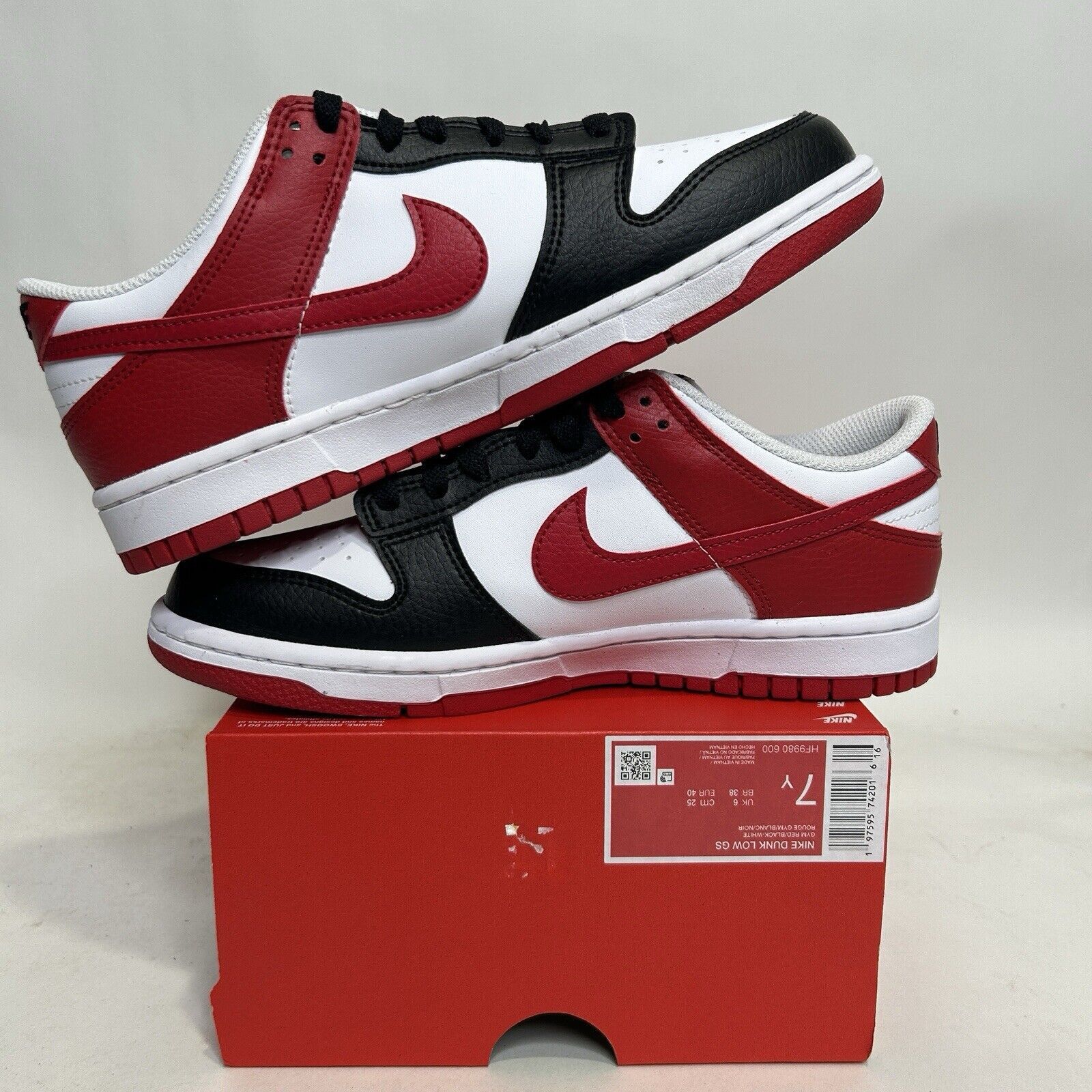 Nike Nike Dunk Low GS “Chicago Black Toe/White Gym Red" 2024 Size US 8.5 / IT 38.5 - 3 Thumbnail