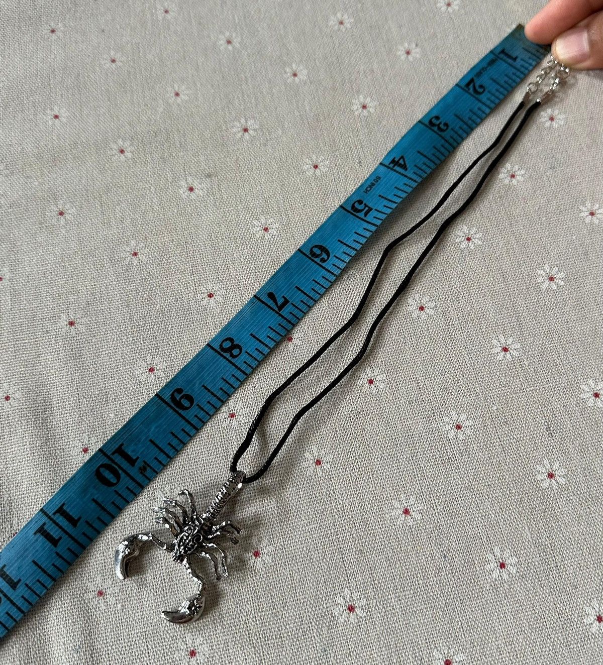 Japanese Brand scorpion necklace Size ONE SIZE - 4 Thumbnail