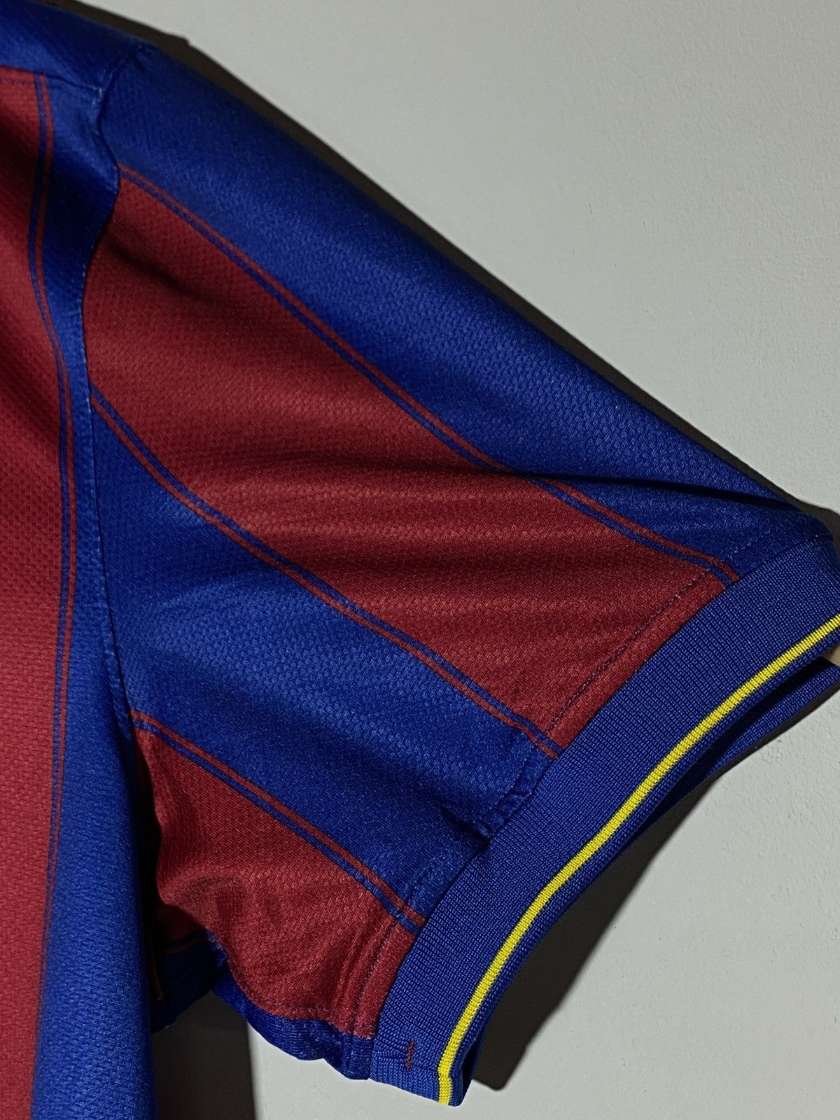 Nike Nike FC Barcelona 2009/10 Home Football Shirt Messi Era Size US XL / EU 56 / 4 - 13 Thumbnail