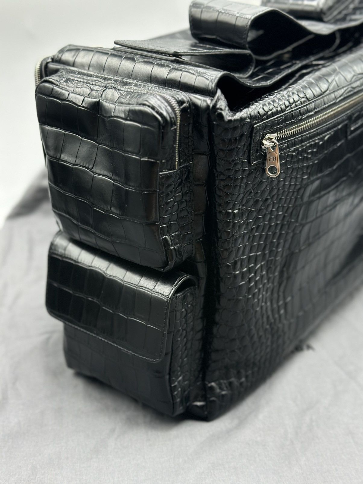Balenciaga Balenciaga Black Croc Embossed Big Superbusy Sling Bag Size ONE SIZE - 6 Thumbnail