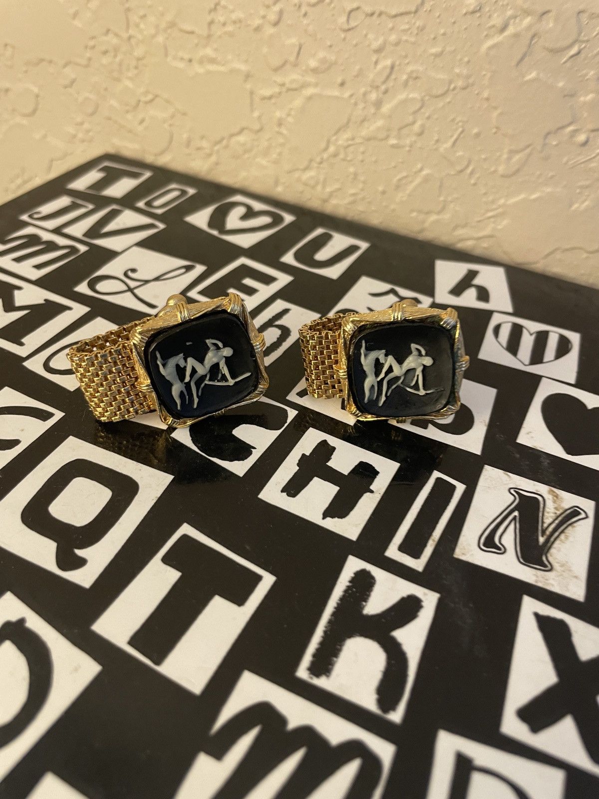 Vintage VTG Swank Diana Huntress Gold tone mesh cufflinks Size ONE SIZE - 1 Thumbnail
