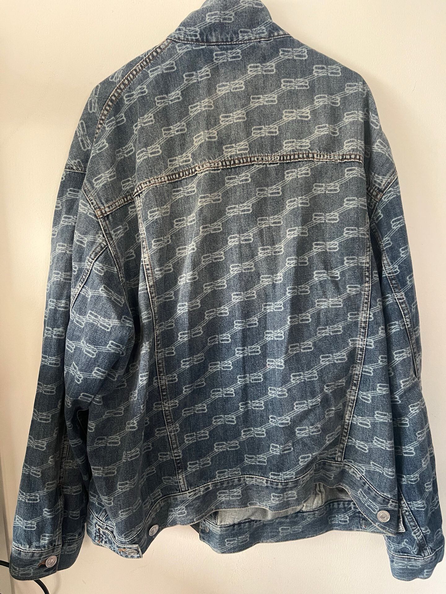 Balenciaga balenciaga classic denim jacket with bb print Size US M / EU 48-50 / 2 - 5 Thumbnail