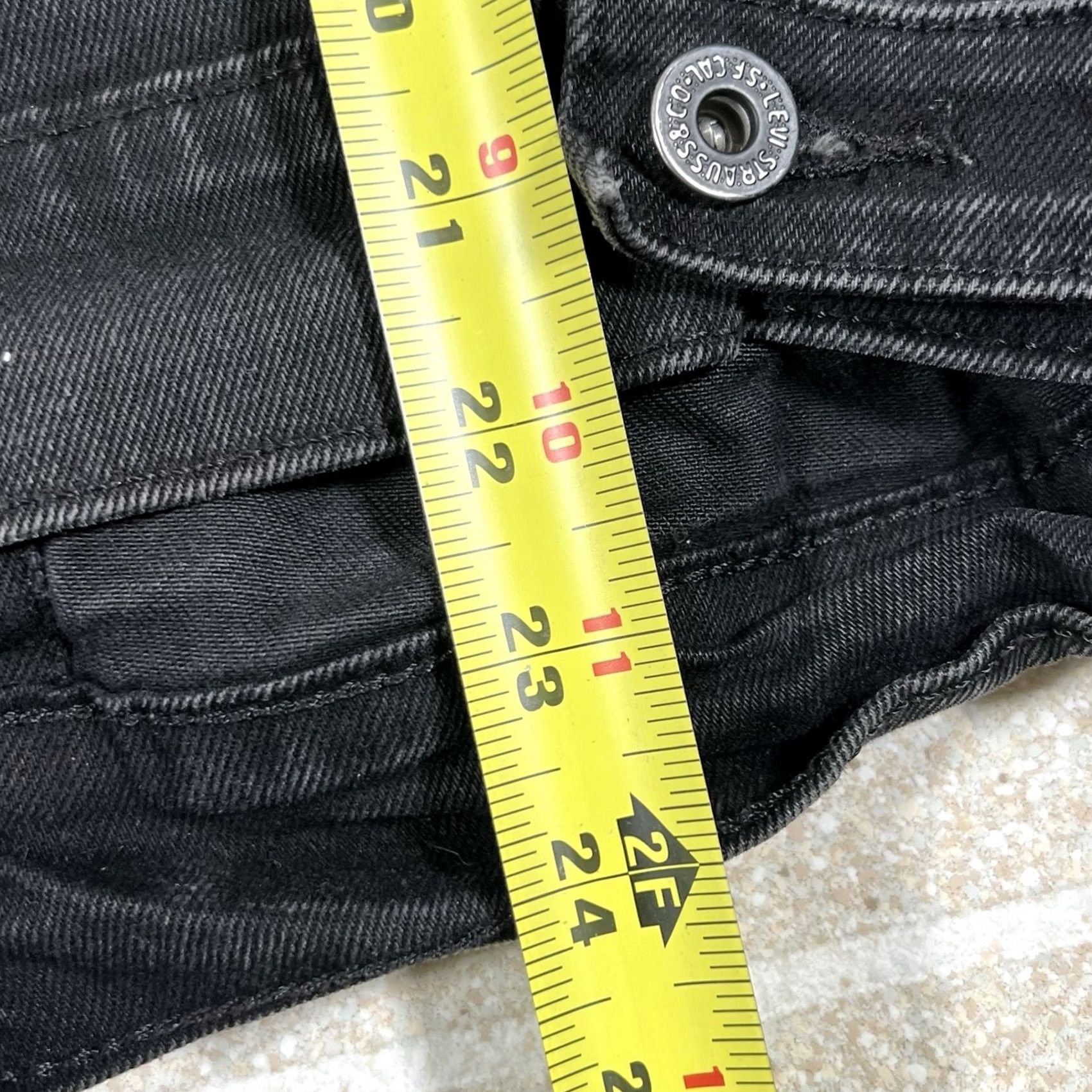 Levi's Levi’s Women’s Black Denim Trucker Jacket S Classic Button Front Jacket Women Black Denim Trucker Jacket S Size S / US 4 / IT 40 - 6 Thumbnail