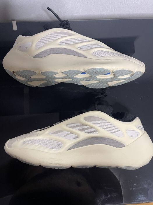 yeezy 700 azael price