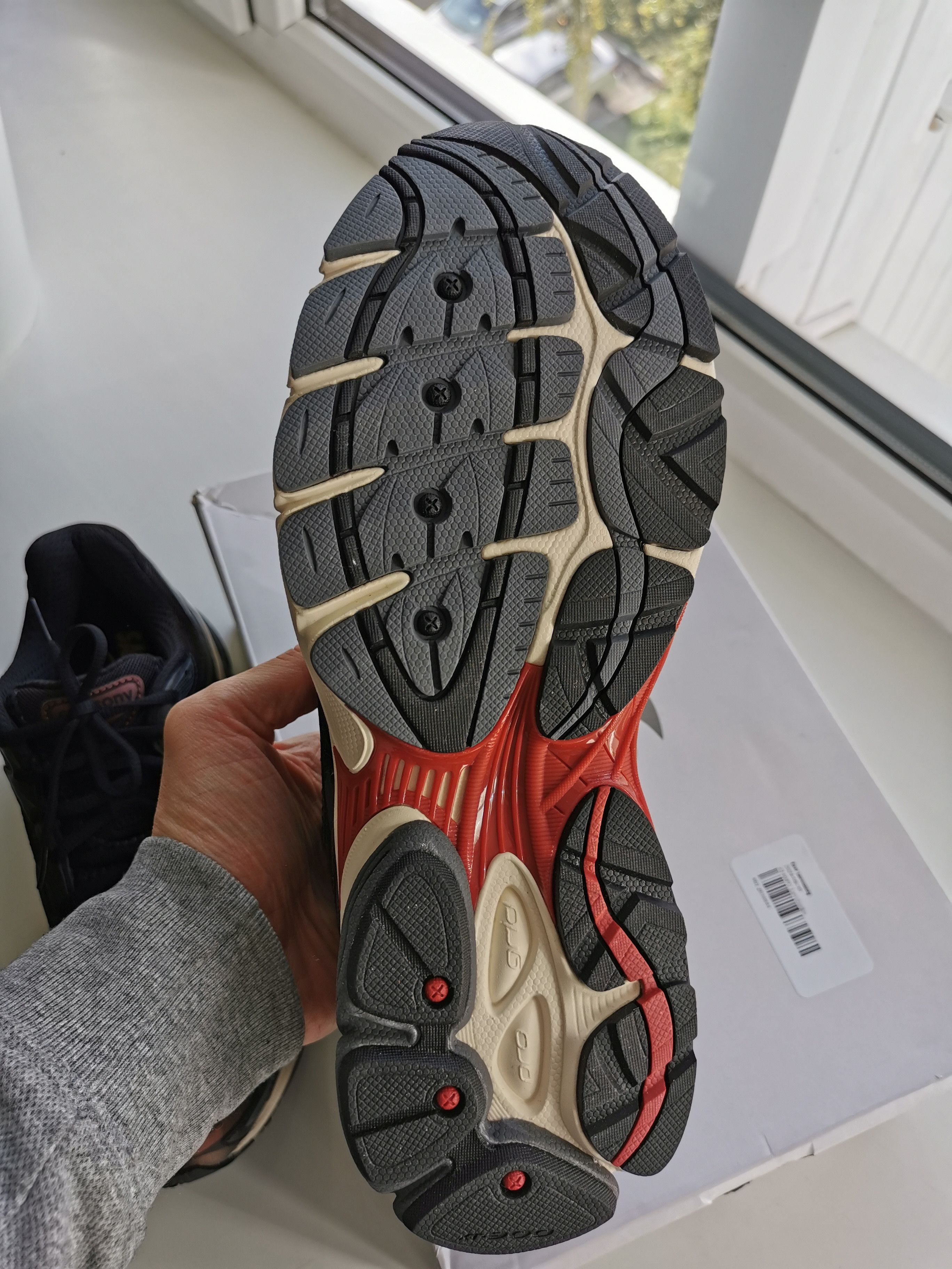 Saucony Progrid Omni 9 "Disrupt Pack" Size US 10.5 / EU 43-44 - 9 Thumbnail