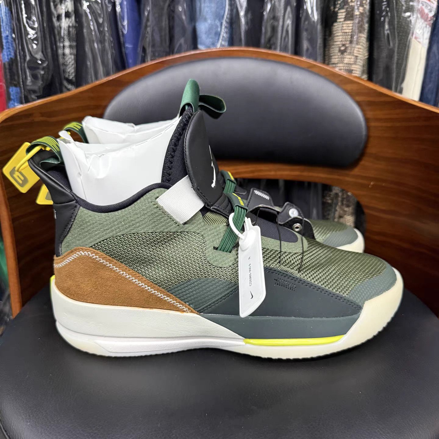 Jordan Brand Air Jordan 33 x Travis Scott Olive Green K15 Size US 9.5 / EU 42-43 - 4 Thumbnail
