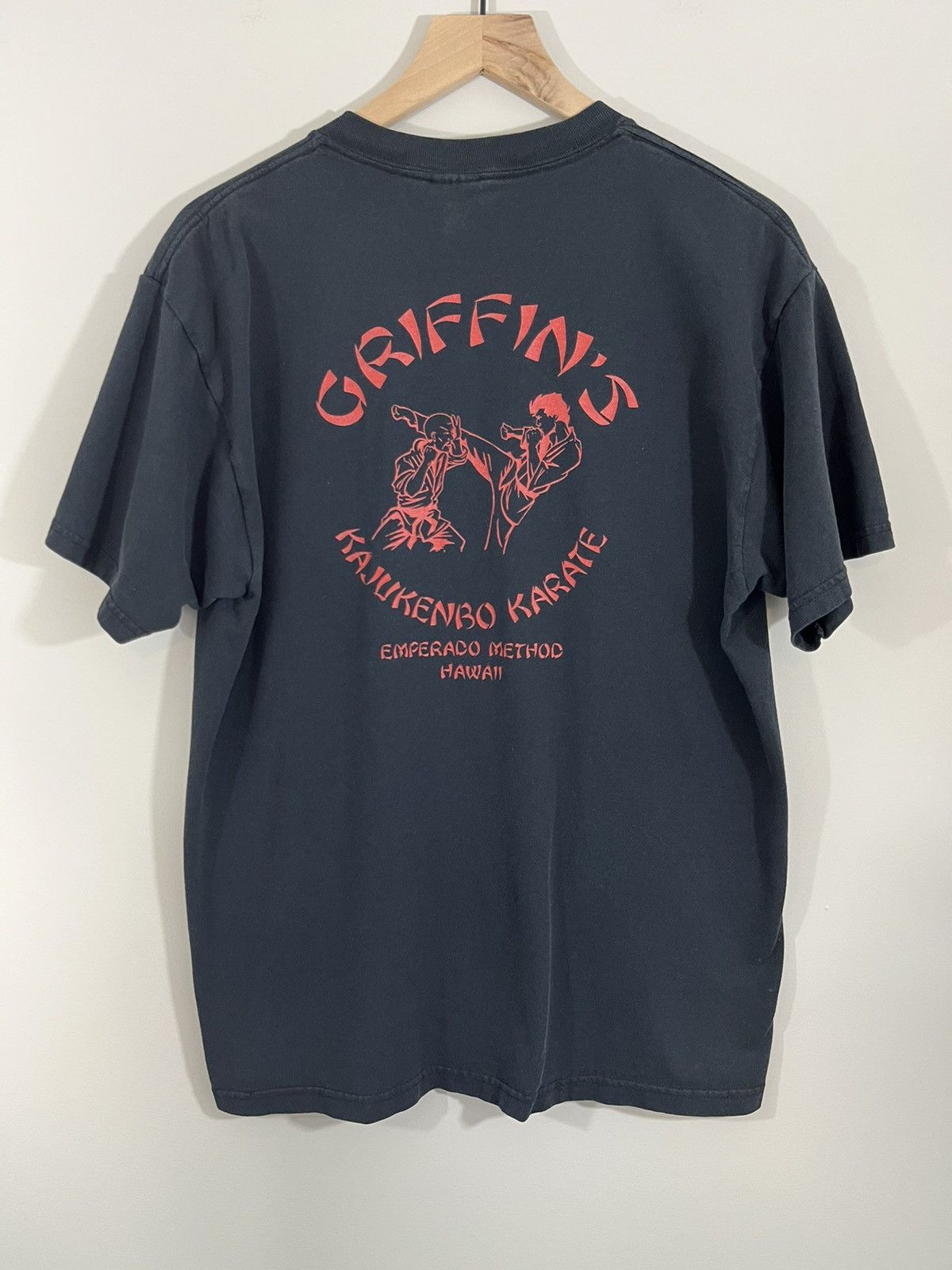 Vintage Hawaii Karate Combat Faded Black Martial Arts Tee Size US L / EU 52-54 / 3 - 1 Thumbnail