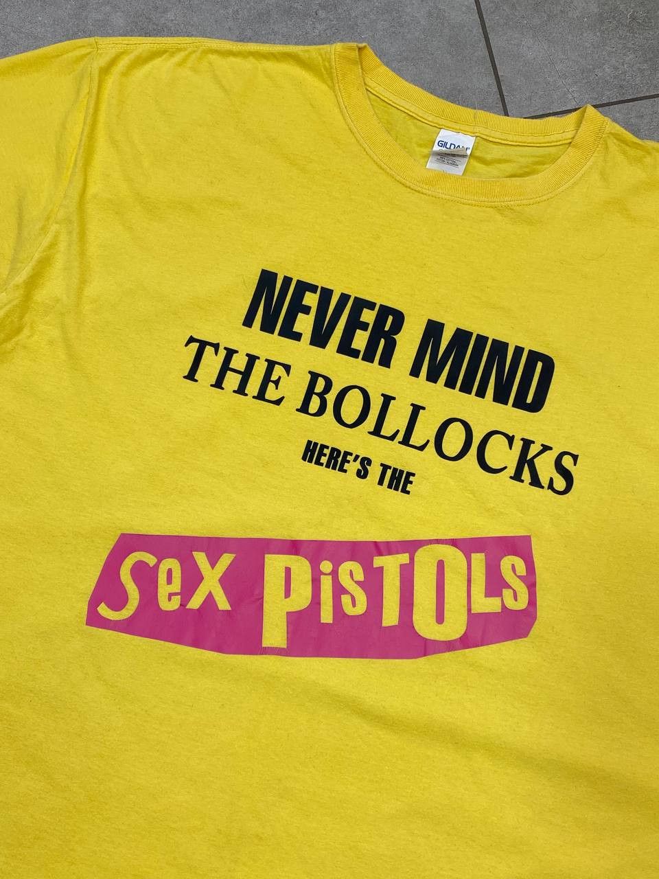 Band Tees Vintage Sex Pistols 2000s Never Mind The Bollocks T-Shirt Size US XXL / EU 58 / 5 - 7 Thumbnail