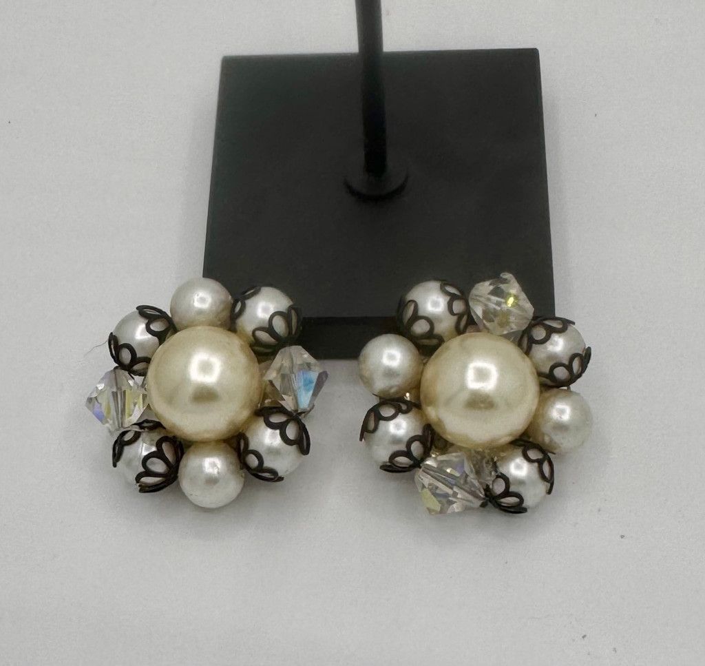 The Unbranded Brand 1950's Vogue Rhinestone Faux Pearl Clip Earrings Size ONE SIZE - 2 Thumbnail