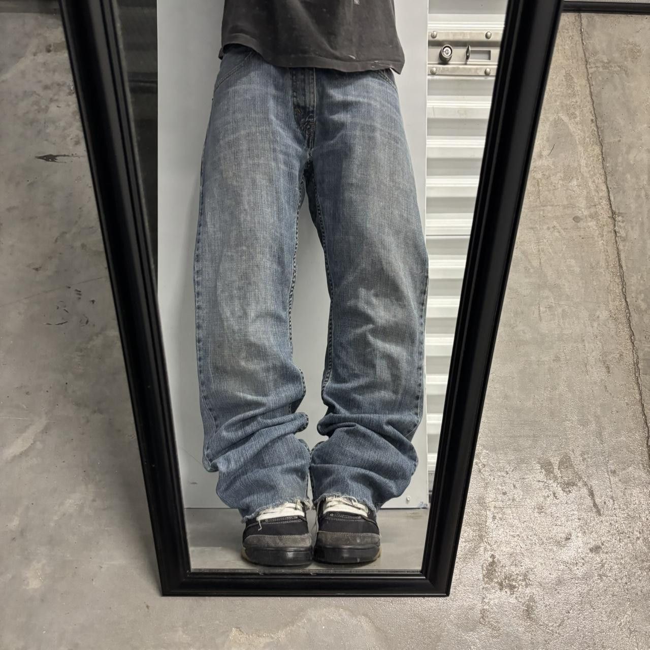 Levi's Crazy Vintage Y2K/2000s Grunge Levis Dark Wash Denim Jeans! 33x30 Size US 33 - 1 Thumbnail