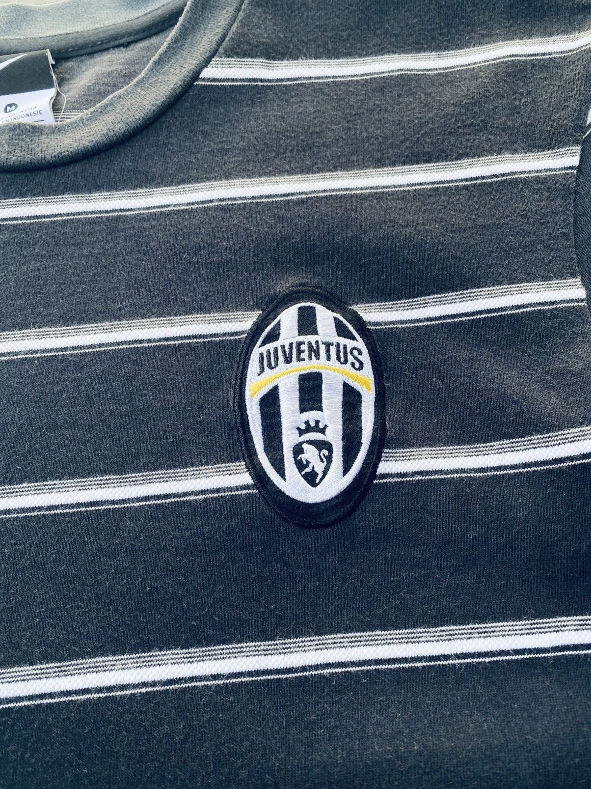 Nike Vintage Y2k Nike Juventus Stripped Faded Tees Size US M / EU 48-50 / 2 - 6 Thumbnail