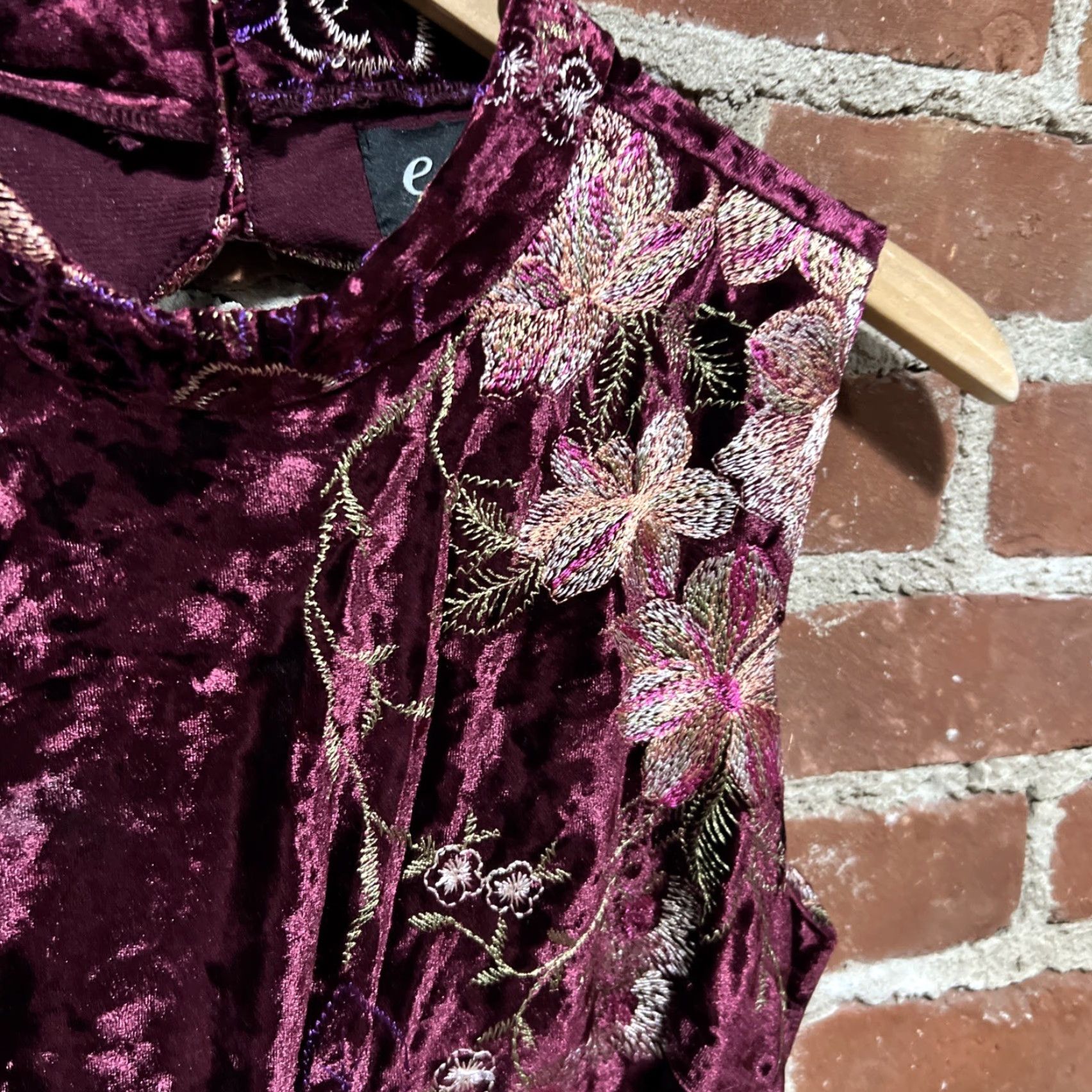 Velour Eci Women’s Dress Tank Velour Floral Sleeveless Maroon 6 Knee Length Women's Size M / US 6-8 / IT 42-44 - 3 Thumbnail
