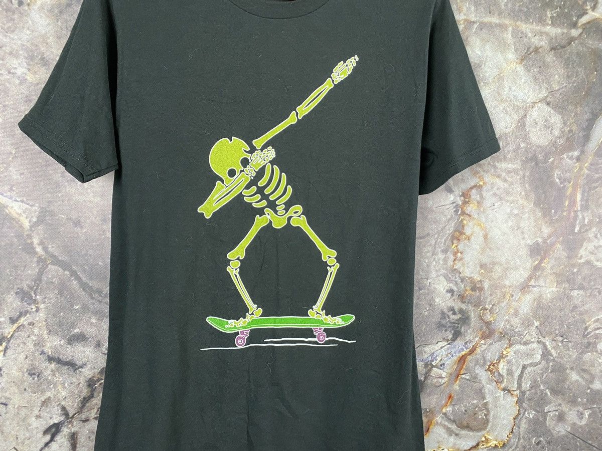 Vintage Men’s Skeleton on a Skateboard Humor T-Shirt Size S Size US S / EU 44-46 / 1 - 4 Thumbnail