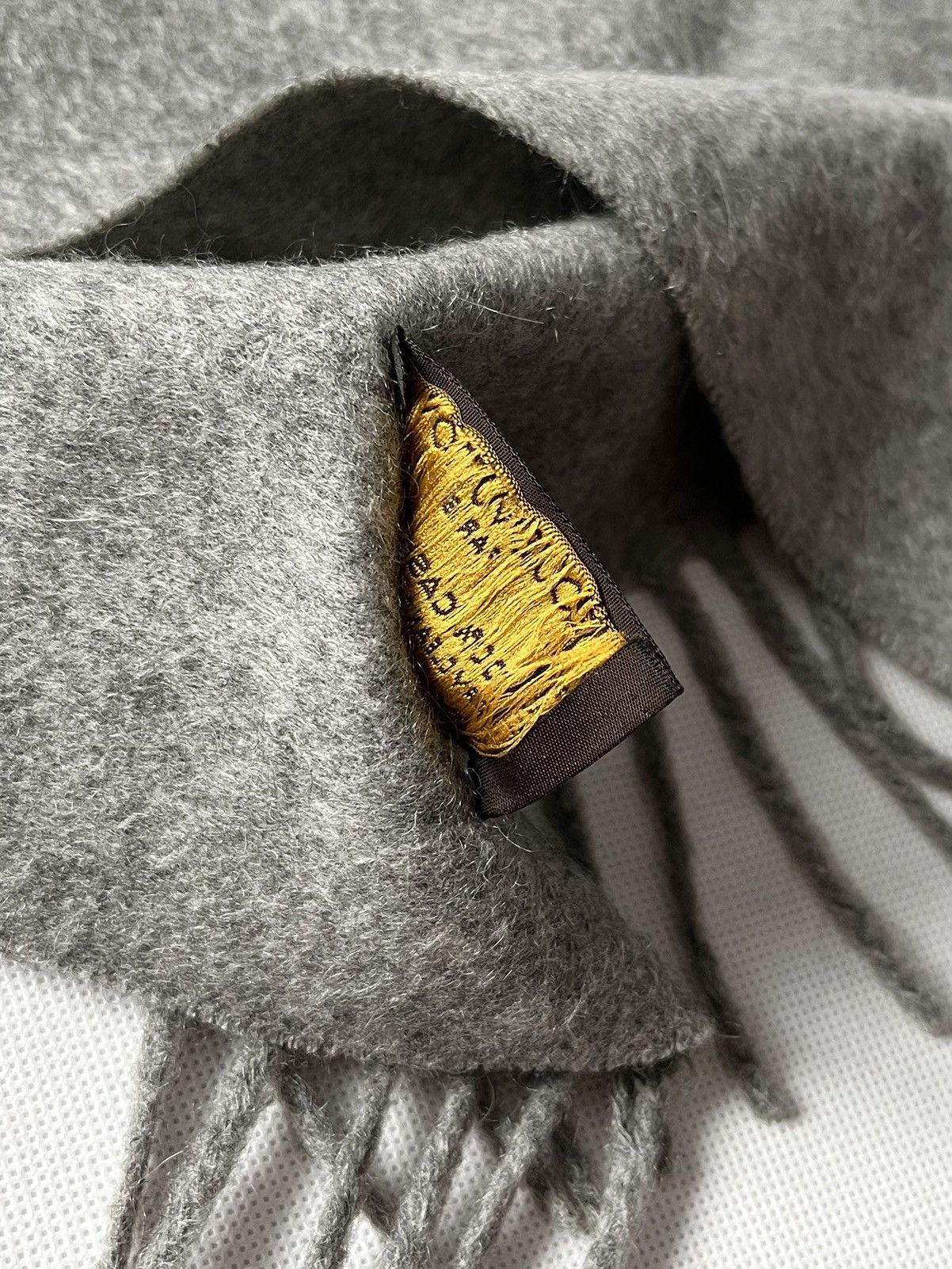 Louis Vuitton Louis Vuitton Single Logo 100% Cashmere Scarf Size ONE SIZE - 16 Thumbnail