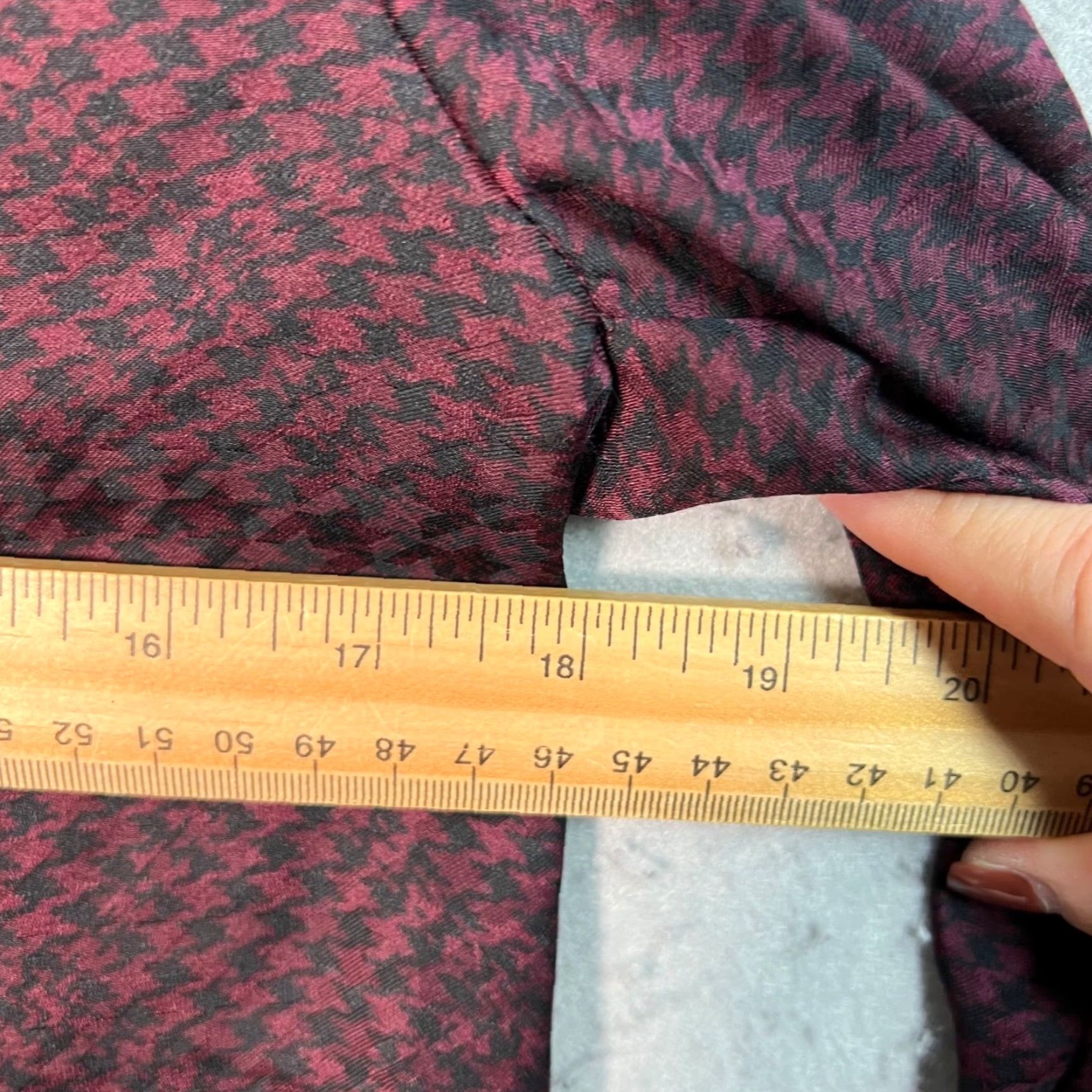 Joie VINTAGE Joie Womens Small Burgundy & Black Houndstooth Button-Up Blouse Shirt Size S / US 4 / IT 40 - 5 Thumbnail