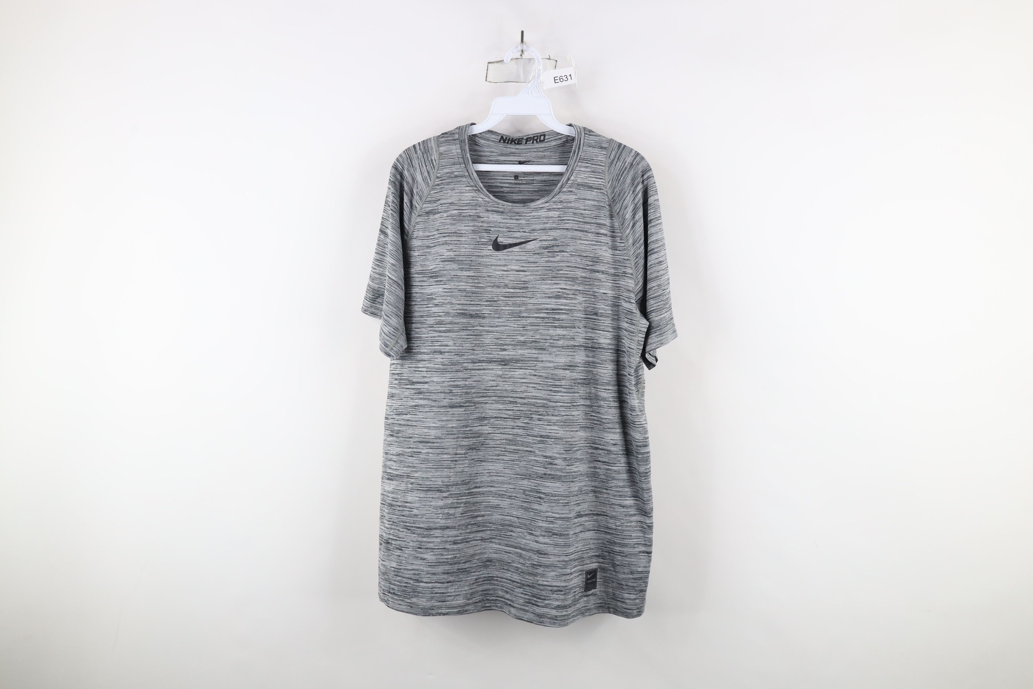 Nike × Vintage Nike Pro Center Swoosh Stretch Training Gym T-Shirt Gray Size US L / EU 52-54 / 3 - 1 Thumbnail