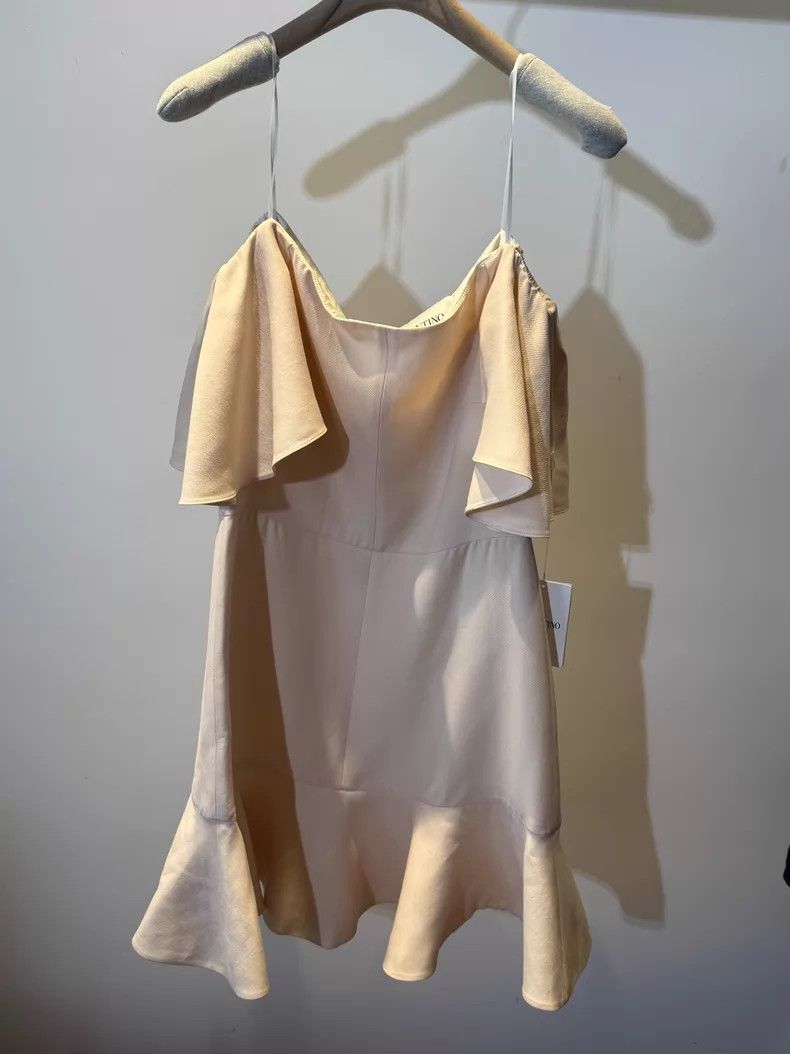 Valentino Valentino dress Size M / US 6-8 / IT 42-44 - 1 Thumbnail