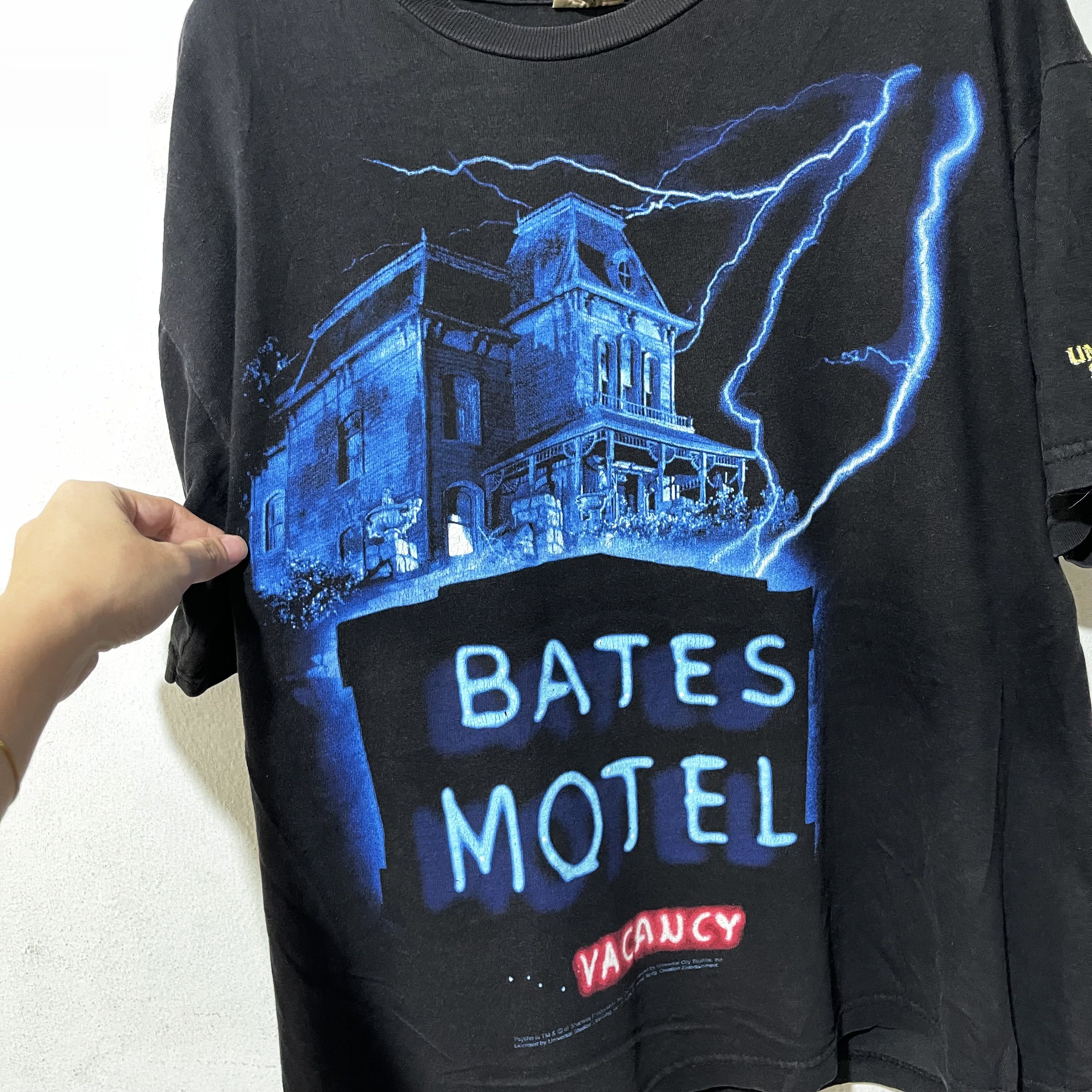 Universal Studios × Vintage Vintage 90s Bates Motel Shirt Size US M / EU 48-50 / 2 - 2 Thumbnail