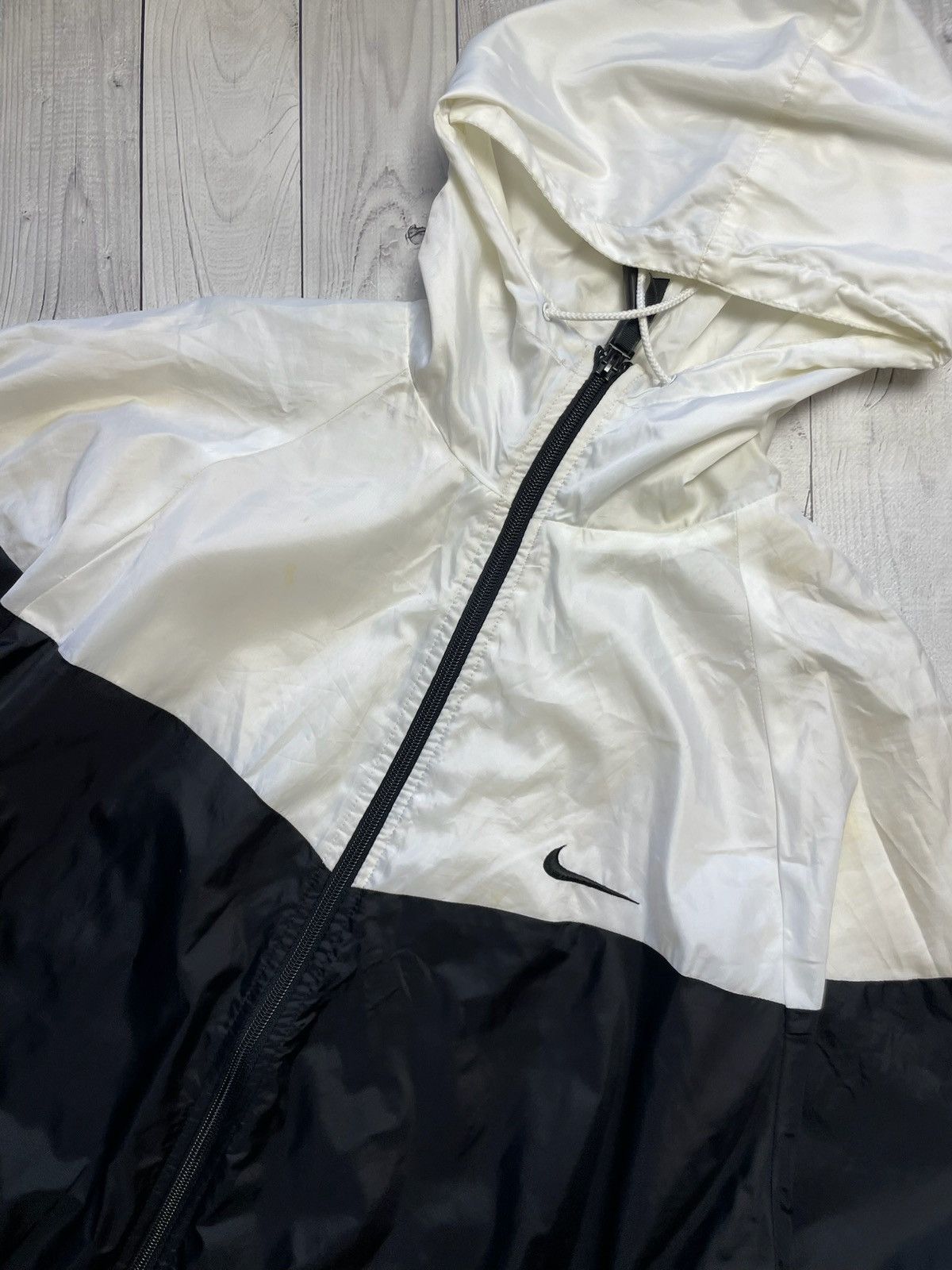 Vintage Vintage Nike light jacket Windrunner size L Size US L / EU 52-54 / 3 - 3 Thumbnail