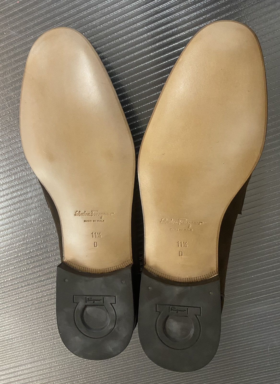 Salvatore Ferragamo Ferragamo ?? new chocolate buc suede  display picture 3