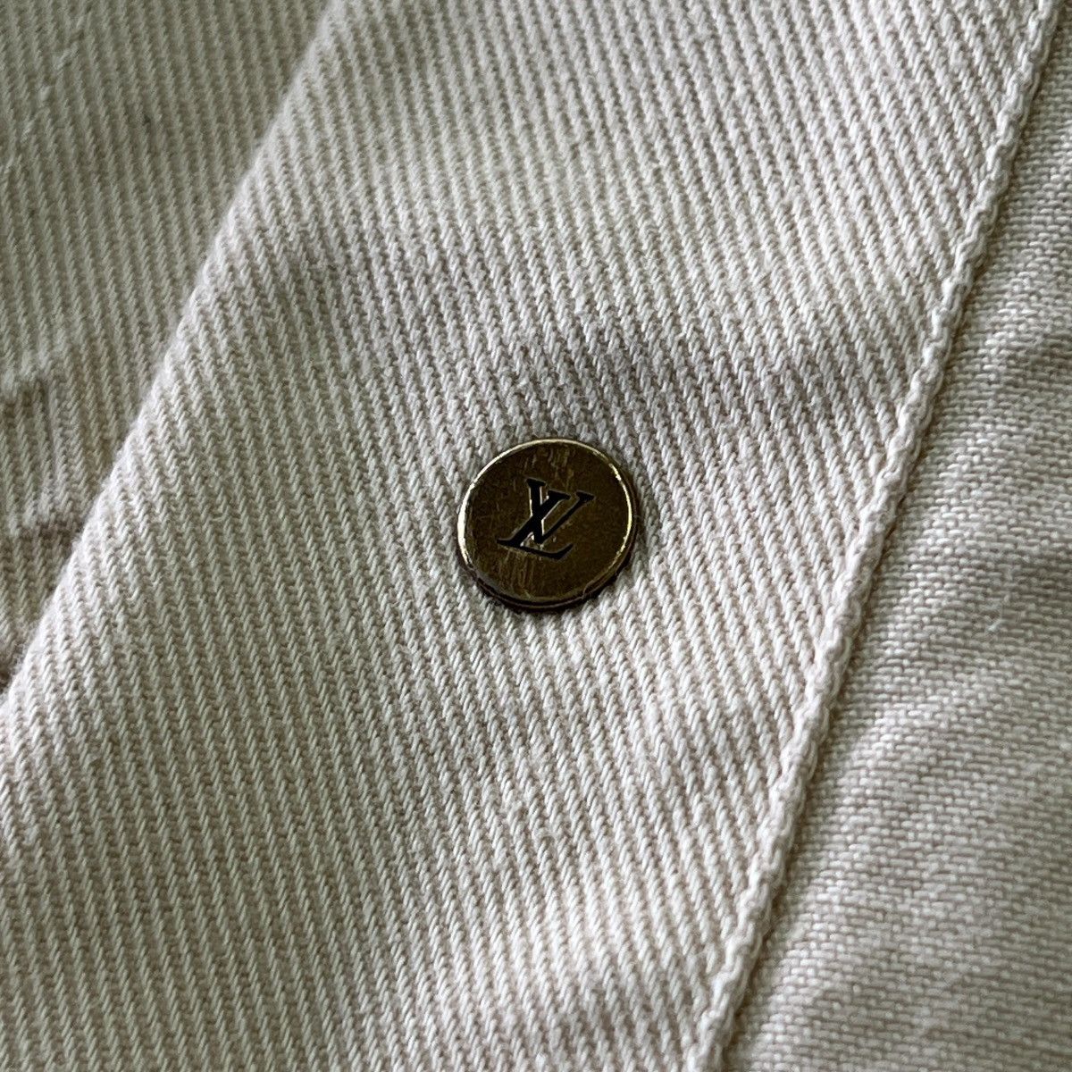 Louis Vuitton LOUIS VUITTON 2023FW Pre-Collection Monogram Embossed Shirt Size US XL / EU 56 / 4 - 4 Thumbnail