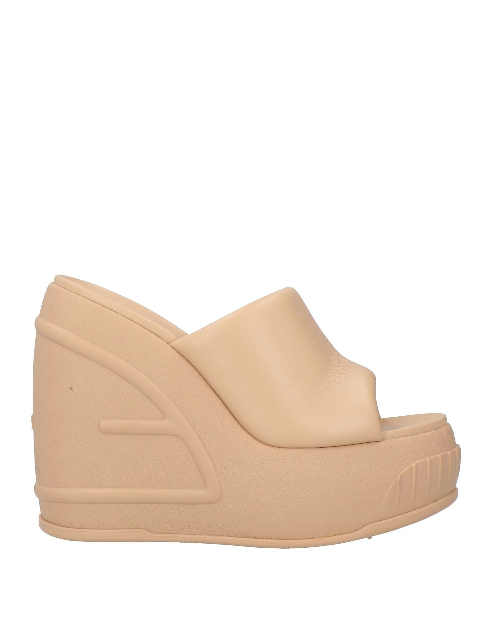 o1loc1c0824 Platform in Beige