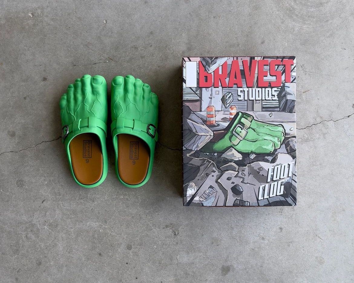 Bravest Studios Foot Clogs US9 Bravest Studios Hulk Foot Clog