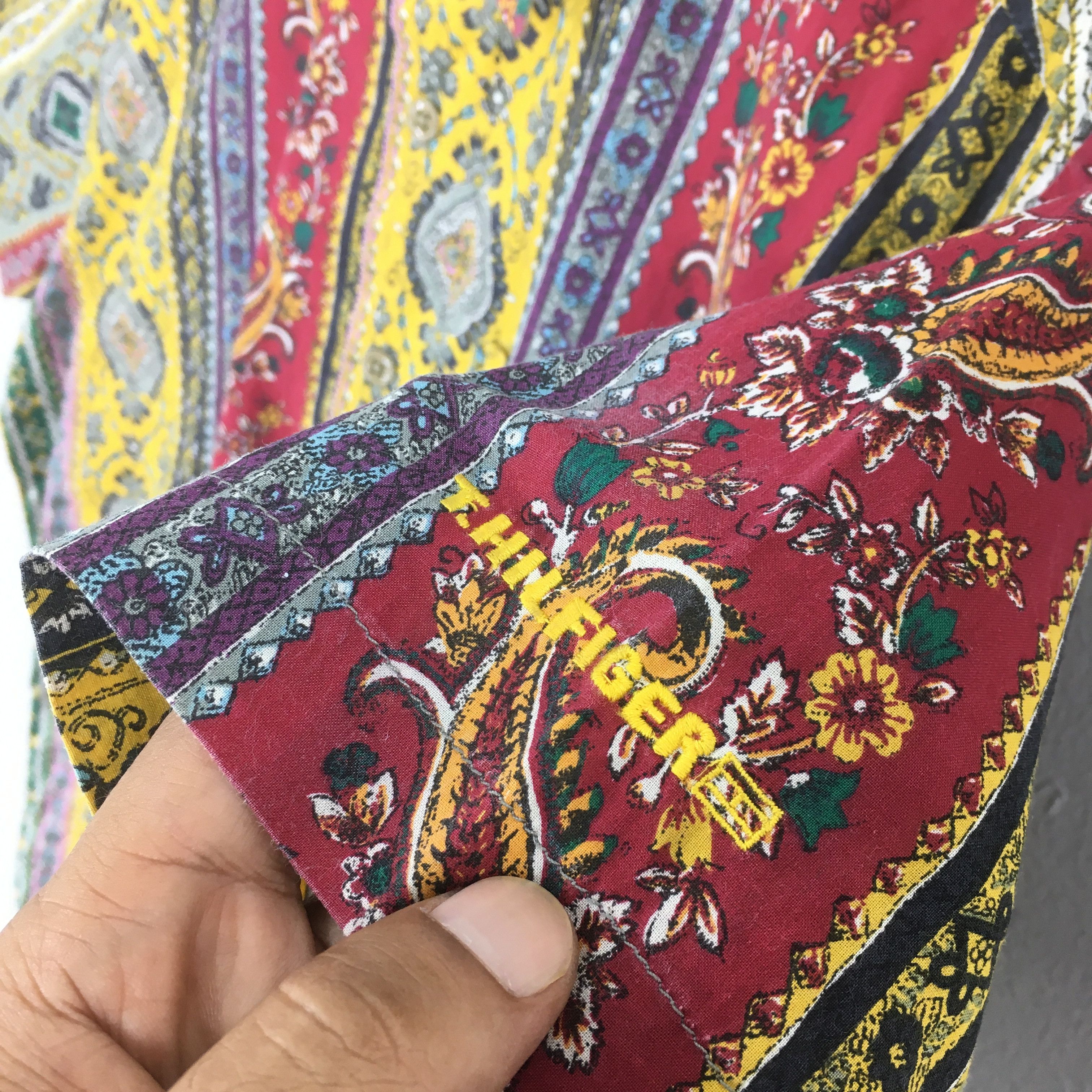 Tommy Hilfiger Vintage Tommy Hilfiger Paisley Floral Shirt Small Size US S / EU 44-46 / 1 - 4 Thumbnail