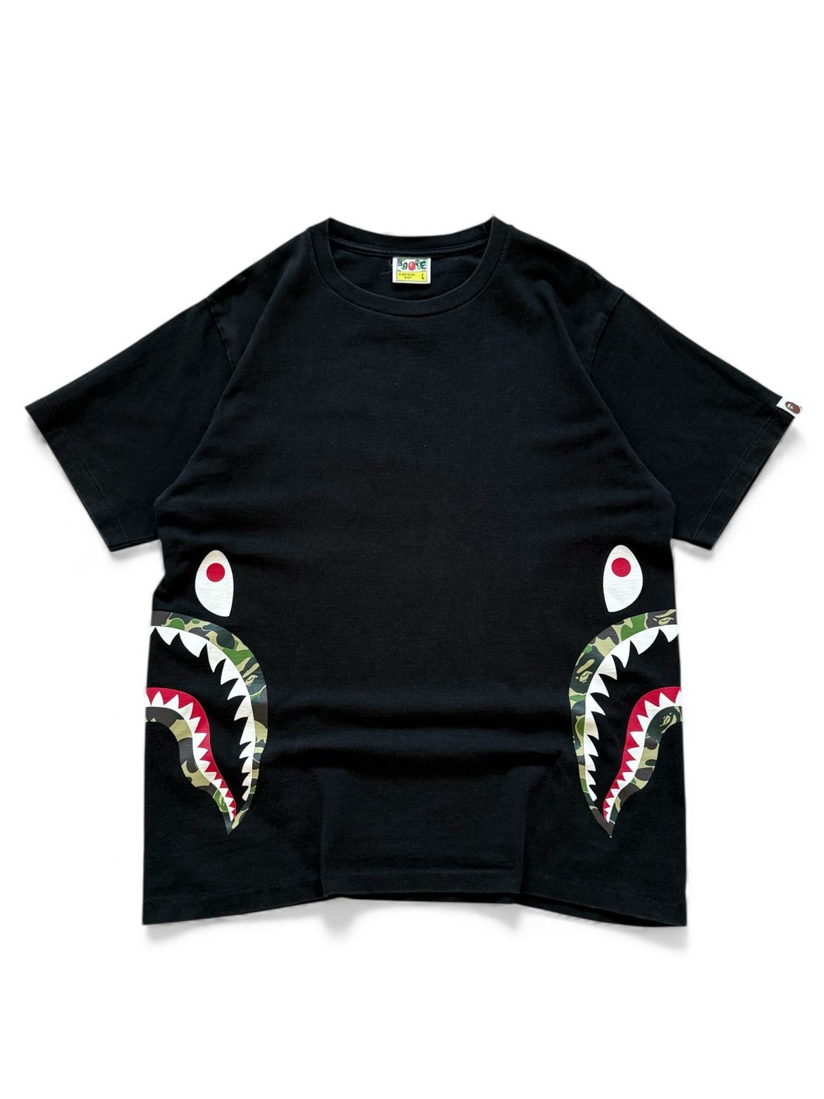 Bape Bape Camo Side Shark Graphic T-Shirt Size US L / EU 52-54 / 3 - 1 Thumbnail