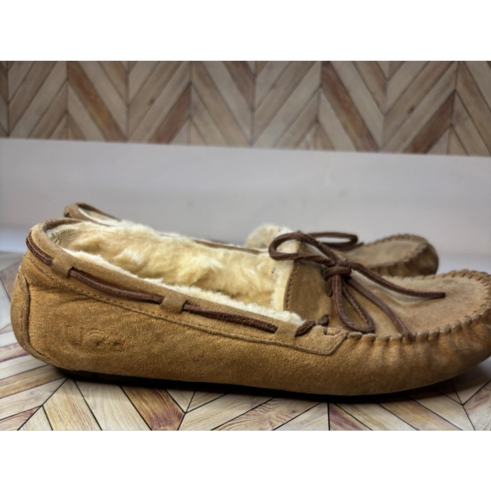 Ugg UGG Dakota Suede Shearling Slip On Moccasin Slippers Size 9 Size US 9 / IT 39 - 3 Thumbnail