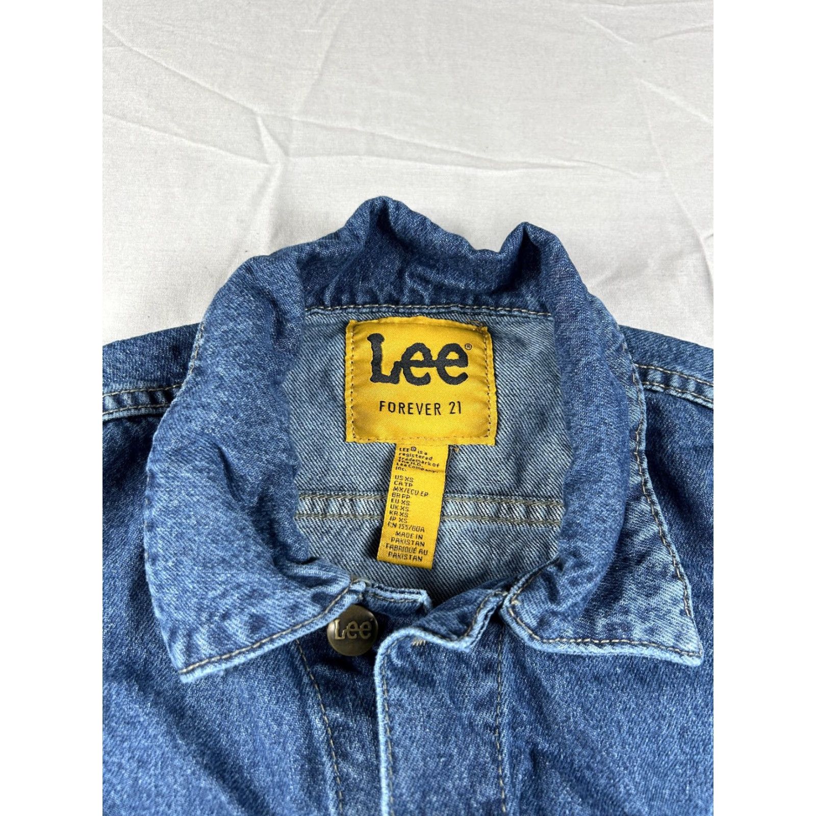 Lee Lee Denim Jacket Womens XS Blue Western Embroidered Trucker Jean Jacket Short Front Buttoned Crew Neck Collared Casual Vintage No Size 26" / US 2 / IT 38 - 3 Thumbnail