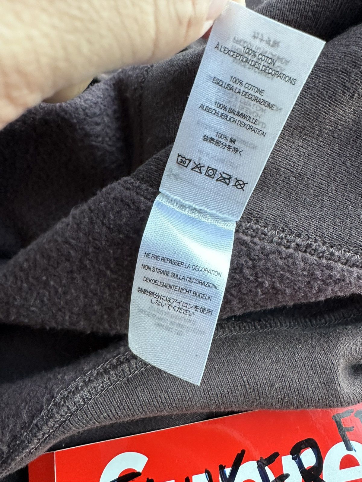 Supreme Supreme Brown Bogo 2021 Hoodie used 9/10 XL Size US XL / EU 56 / 4 - 10 Thumbnail