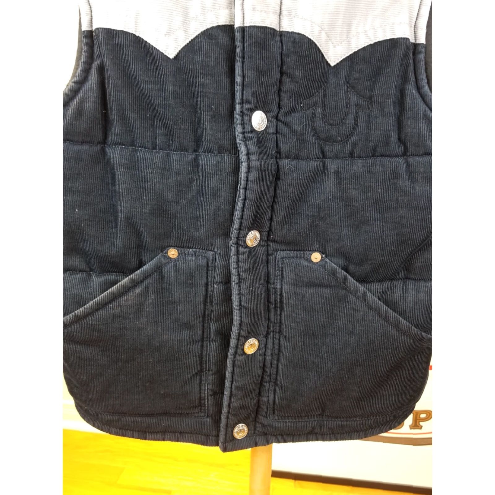 True Religion VINTAGE True Religion CORDUROY Vest Mens Small Gray 2 TONES 21 INCH 27 INCH 90s 2000s Retro Hip Hop Rock USA Anime Christmas Grunge Concert Size US S / EU 44-46 / 1 - 3 Thumbnail